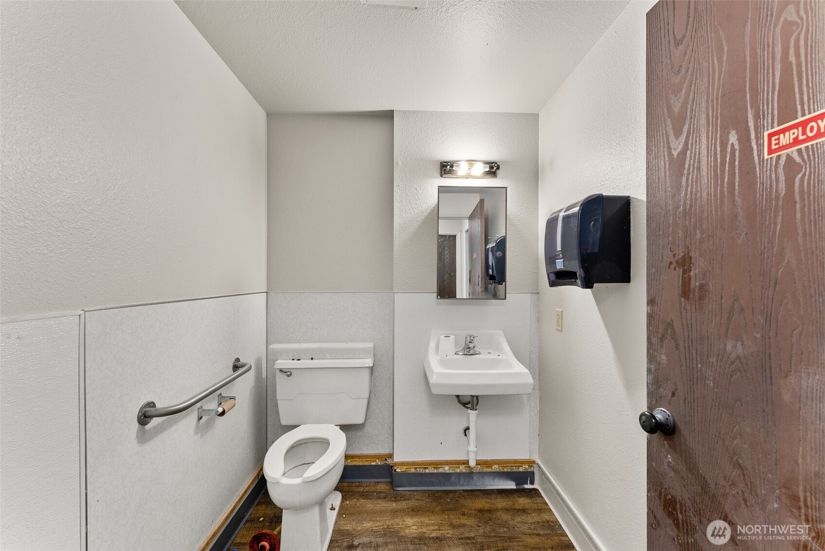 472 Sussex Avenue Property Photo 15