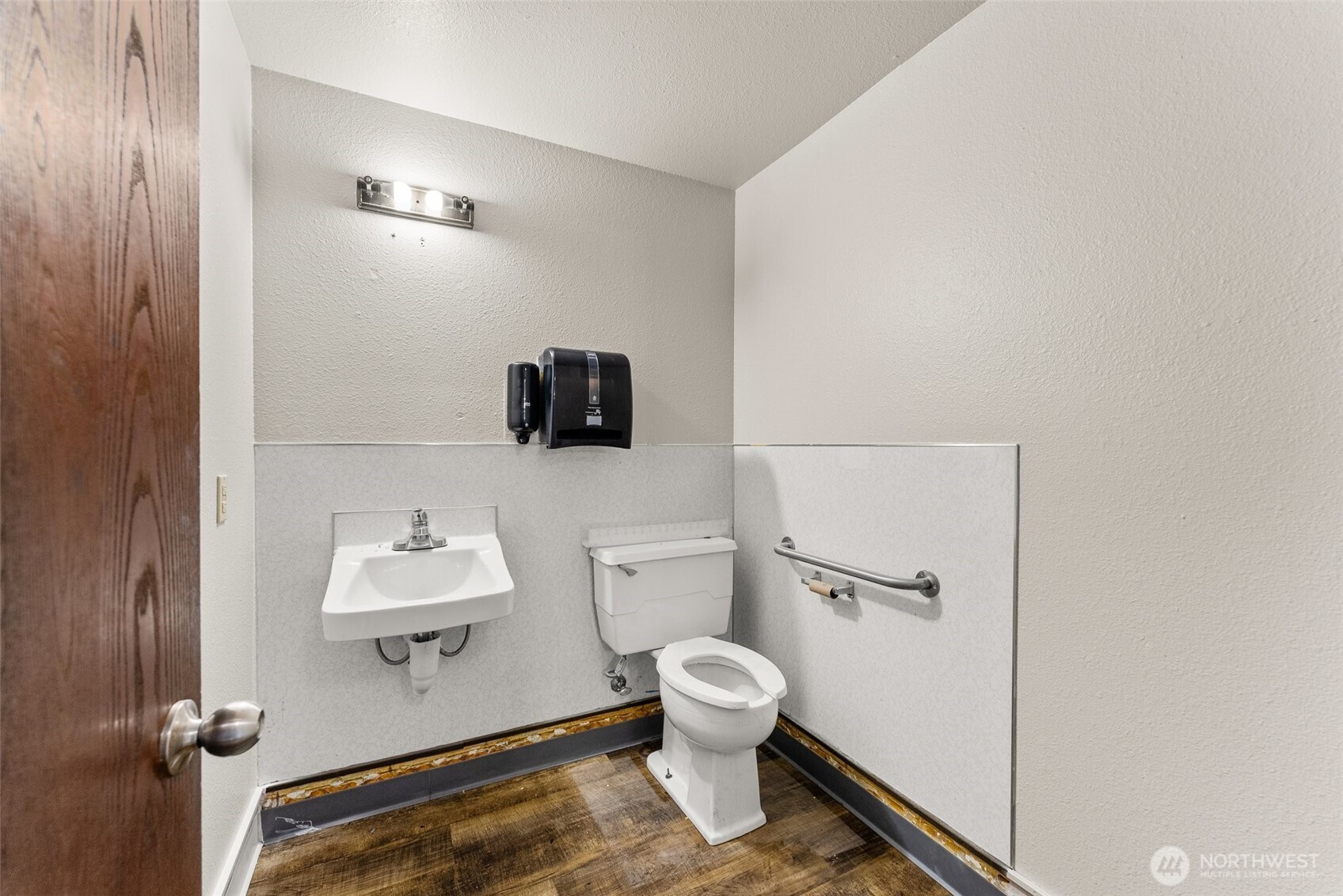 472 Sussex Avenue Property Photo 18