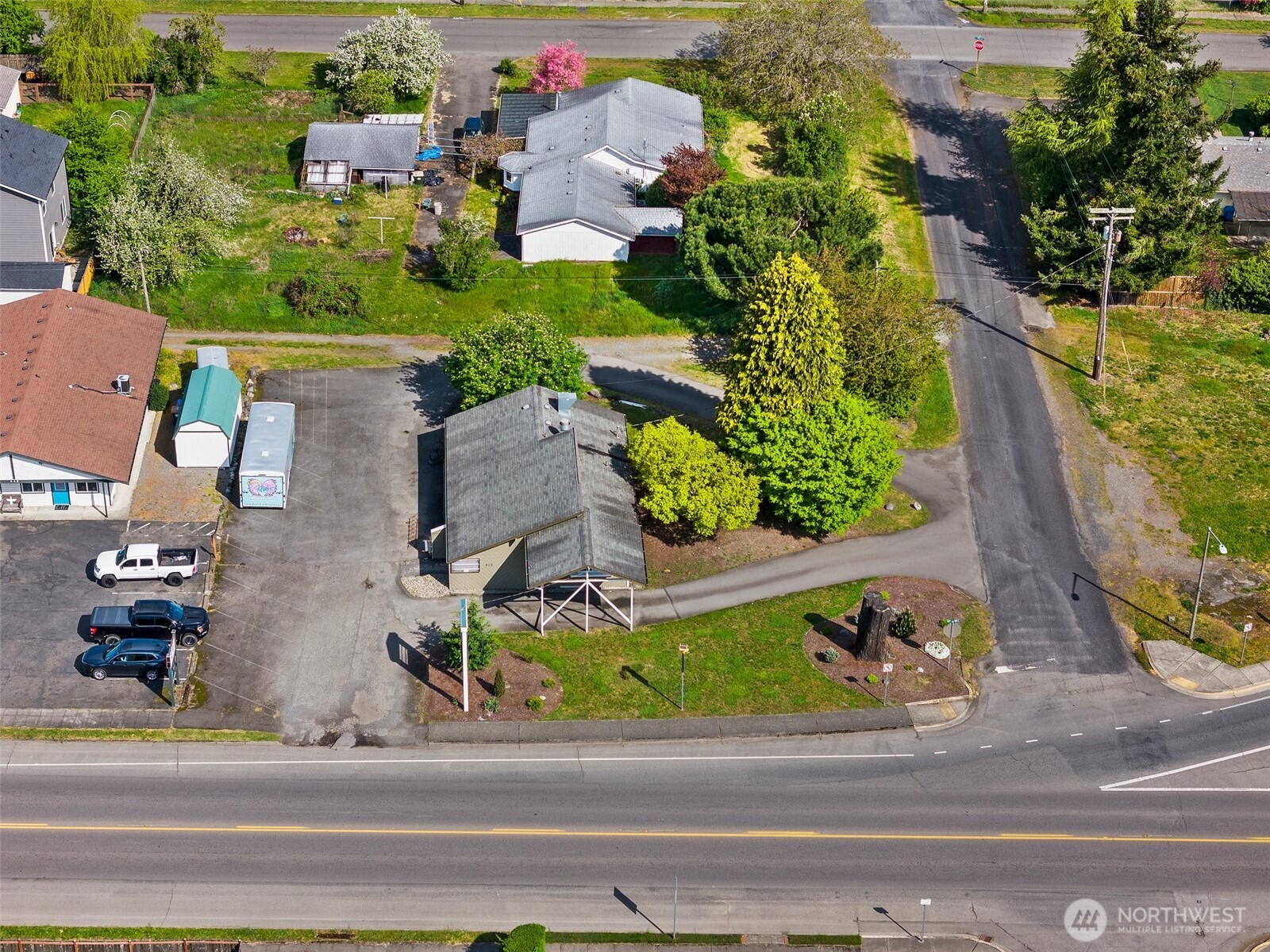 472 Sussex Avenue Property Photo 26