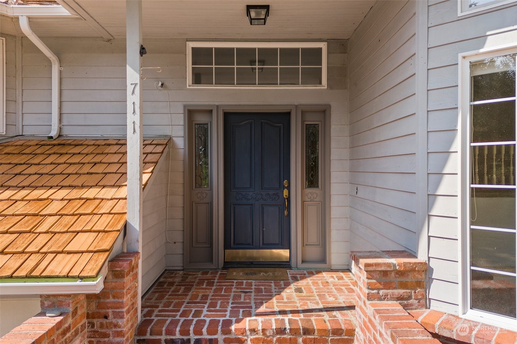 711 Baker Street Property Photo 8