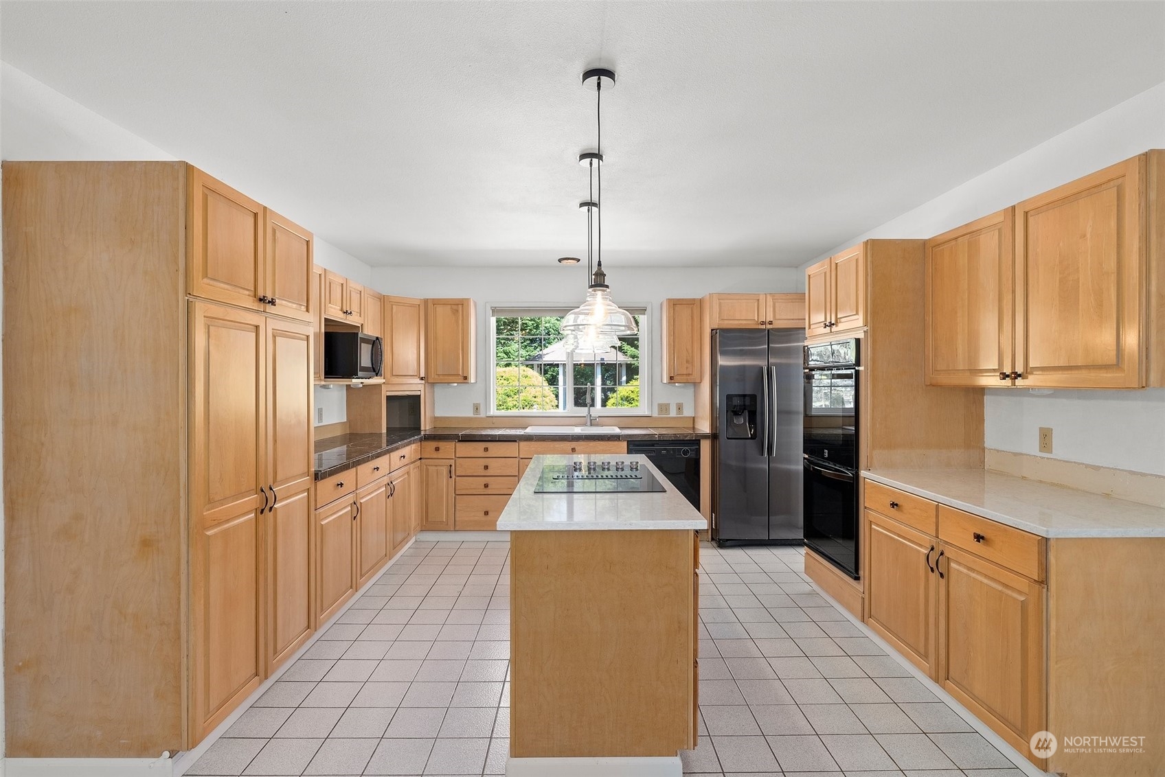 711 Baker Street Property Photo 14