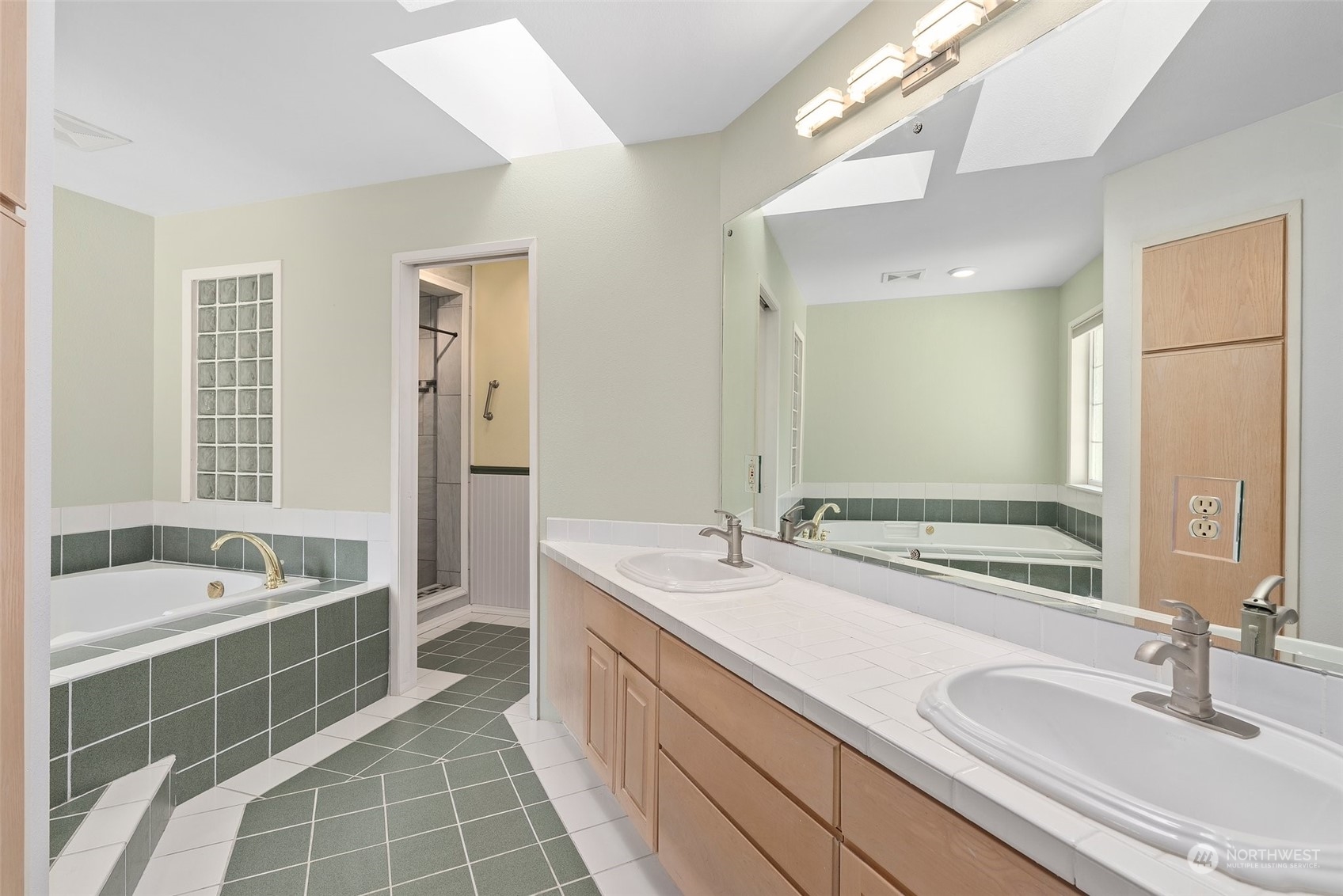 711 Baker Street Property Photo 21