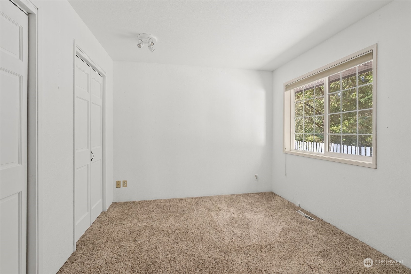 711 Baker Street Property Photo 23