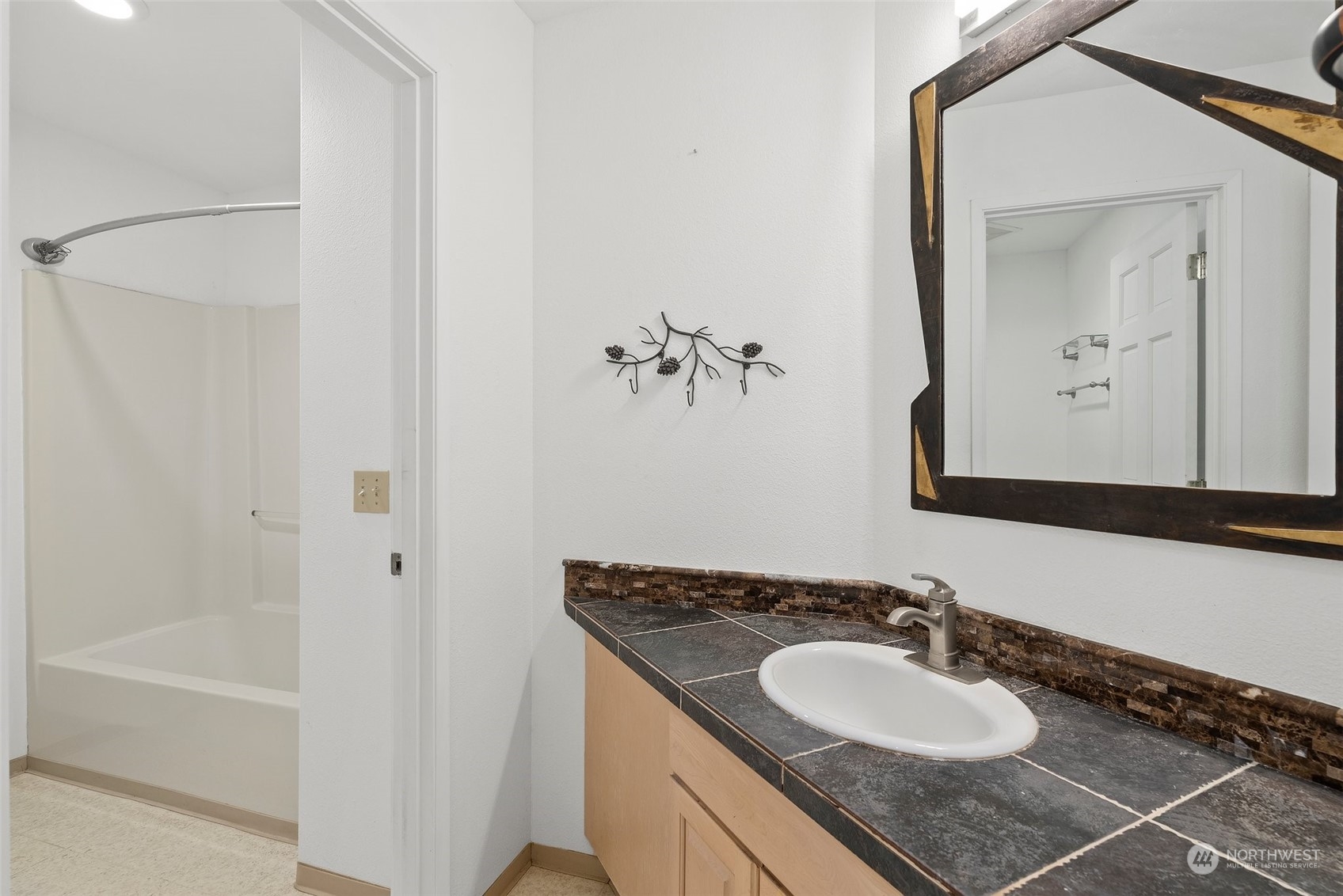 711 Baker Street Property Photo 26