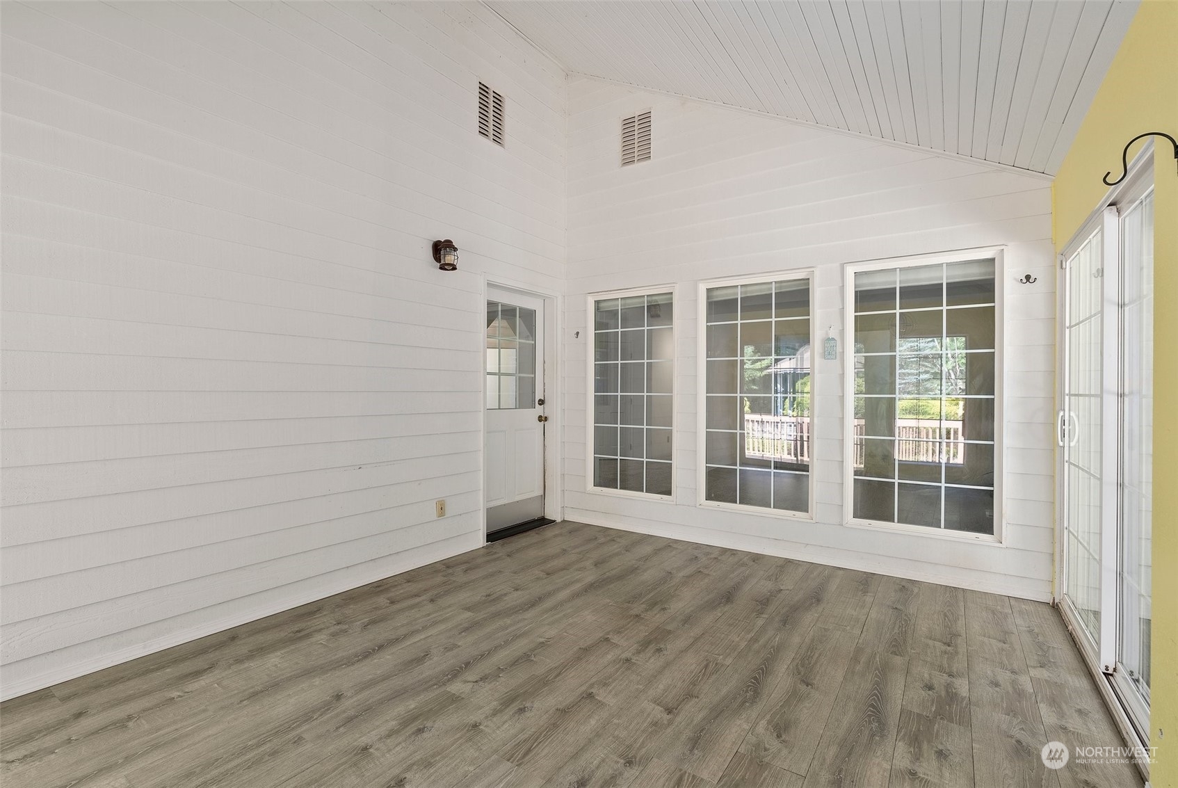 711 Baker Street Property Photo 28