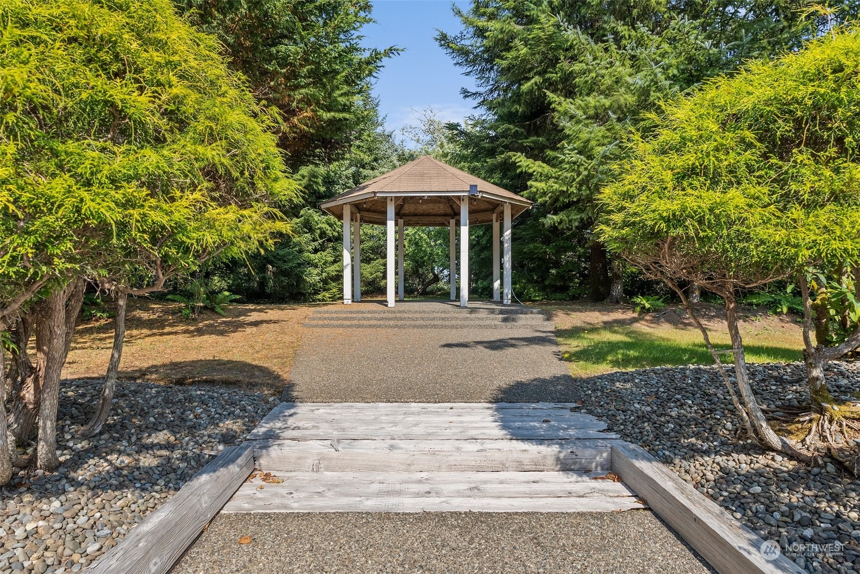 711 Baker Street Property Photo 35