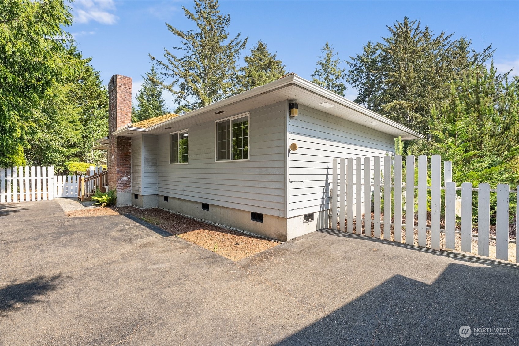 711 Baker Street Property Photo 36