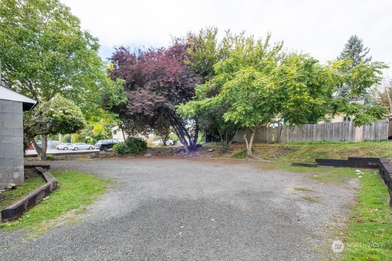 1014 E 4th Avenue Property Photo 3