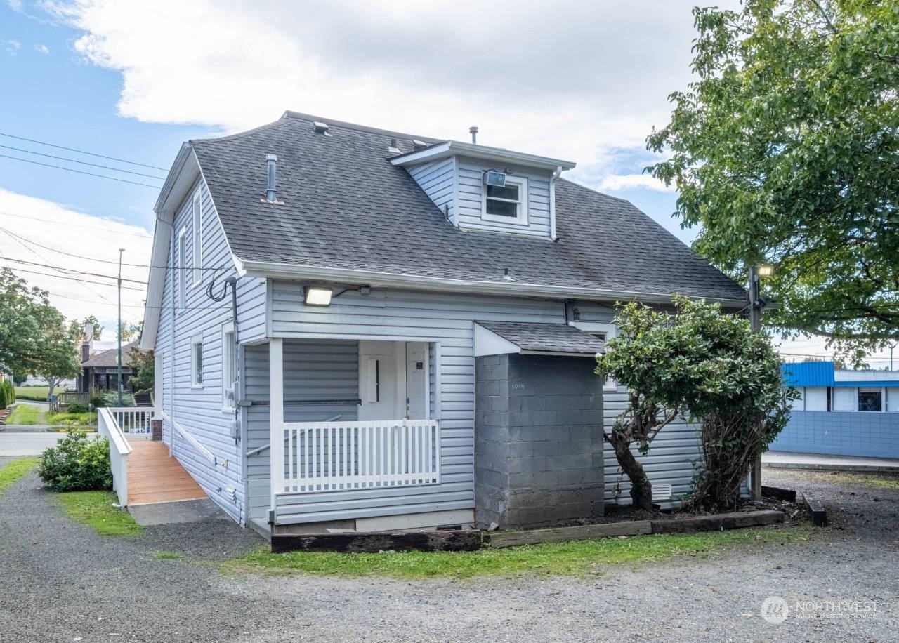 1014 E 4th Avenue Property Photo 12