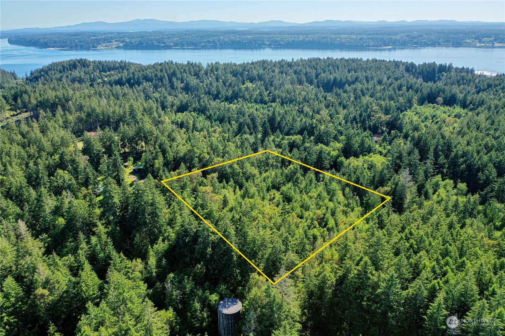 1415 208th Avenue Property Photo 2