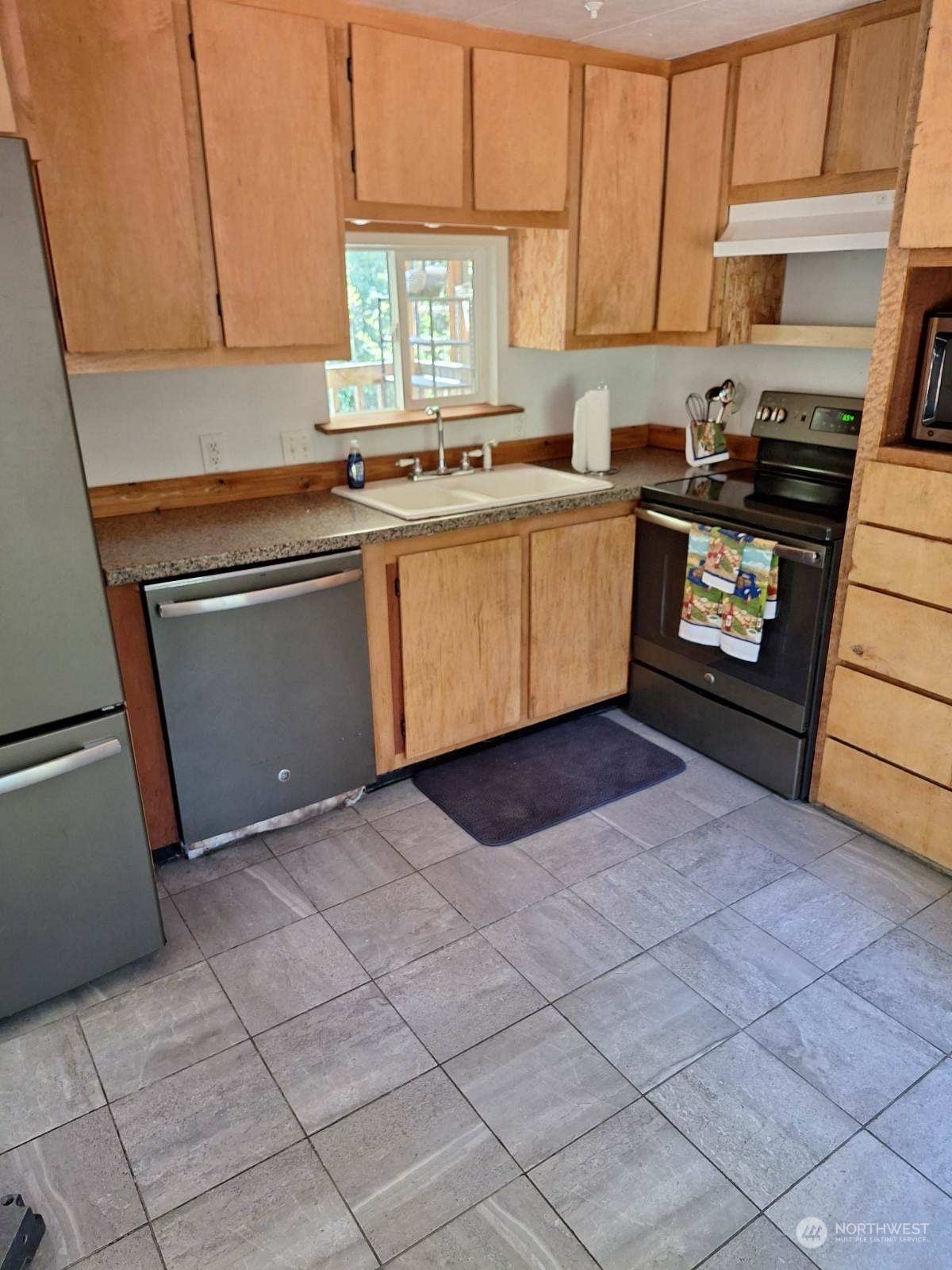 135 Redbud Road Property Photo 6