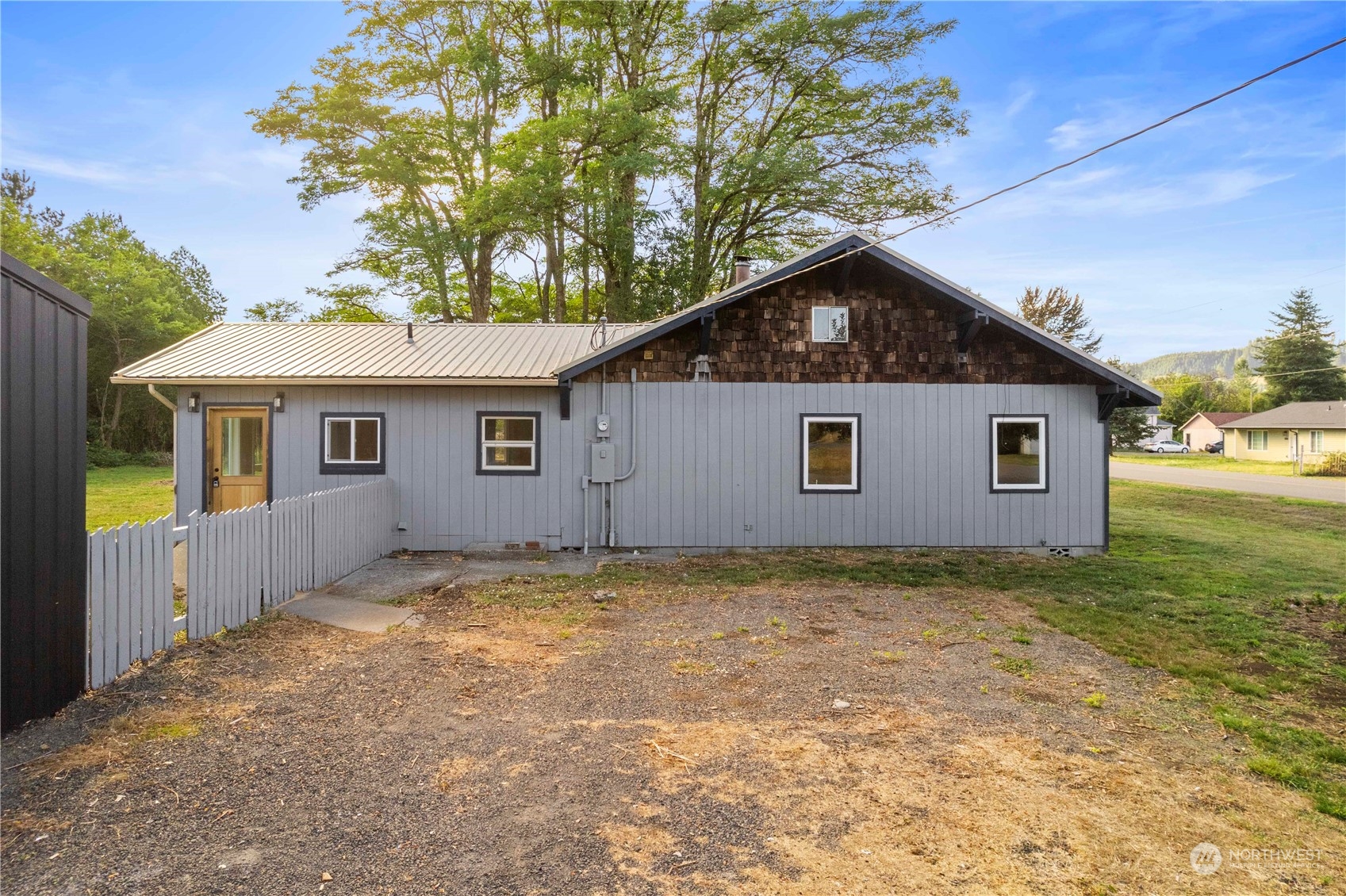 415 E Pe Ell Avenue Property Photo 2