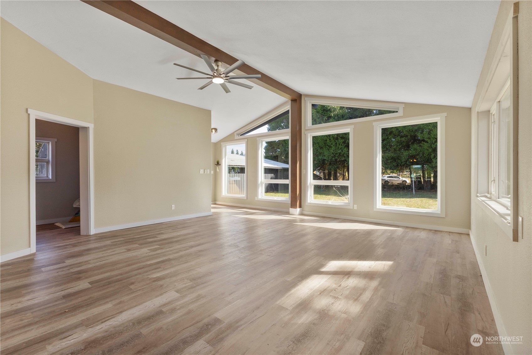 415 E Pe Ell Avenue Property Photo 5