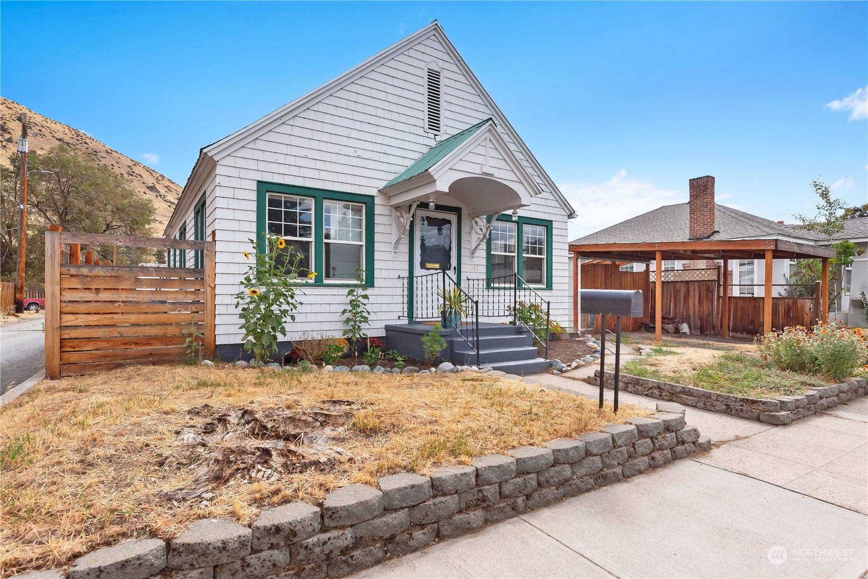 212 N Douglas Street Property Photo