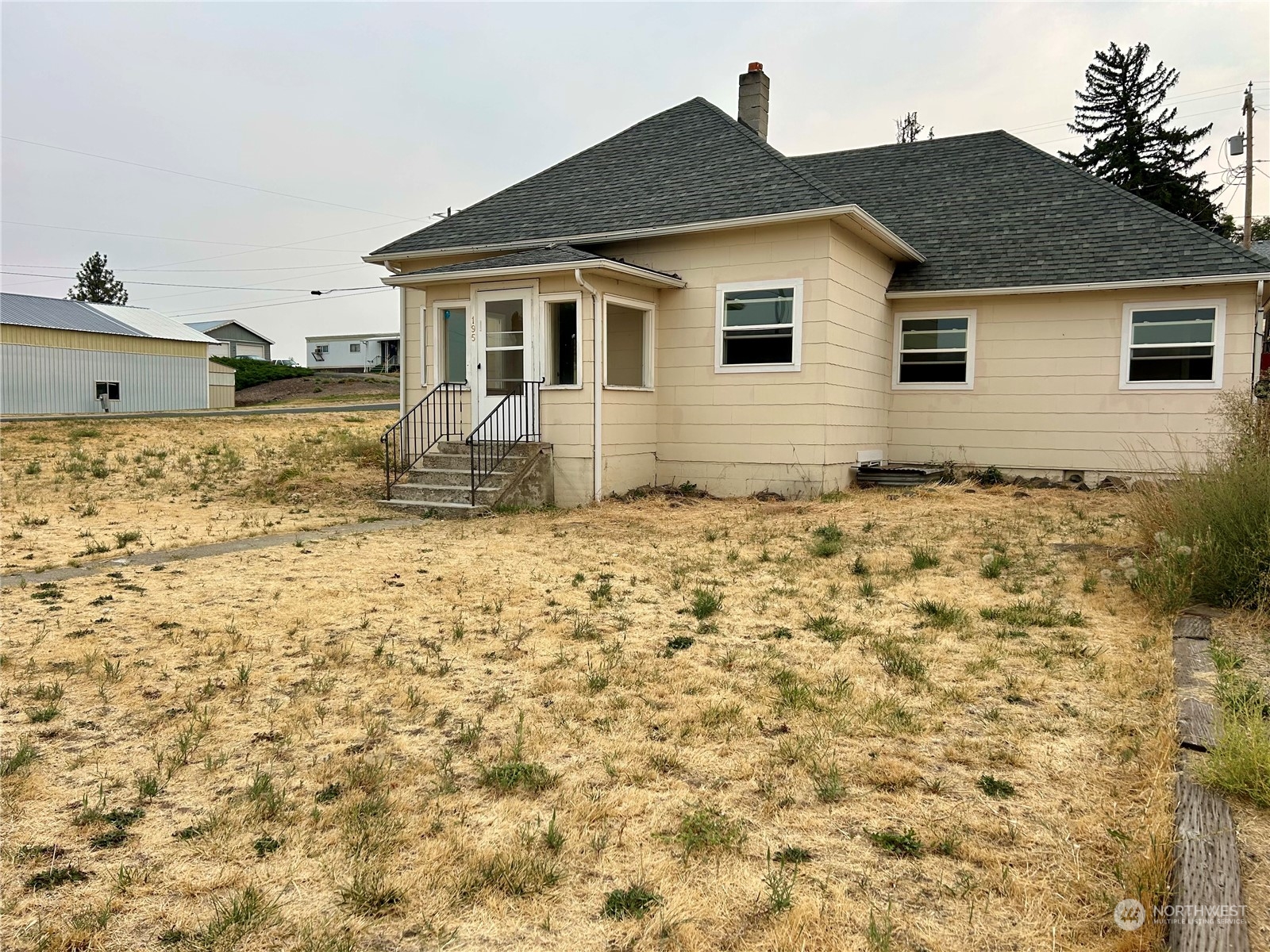 195 Se Railroad Street Property Photo 2