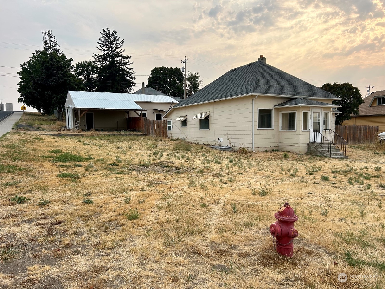 195 Se Railroad Street Property Photo 3