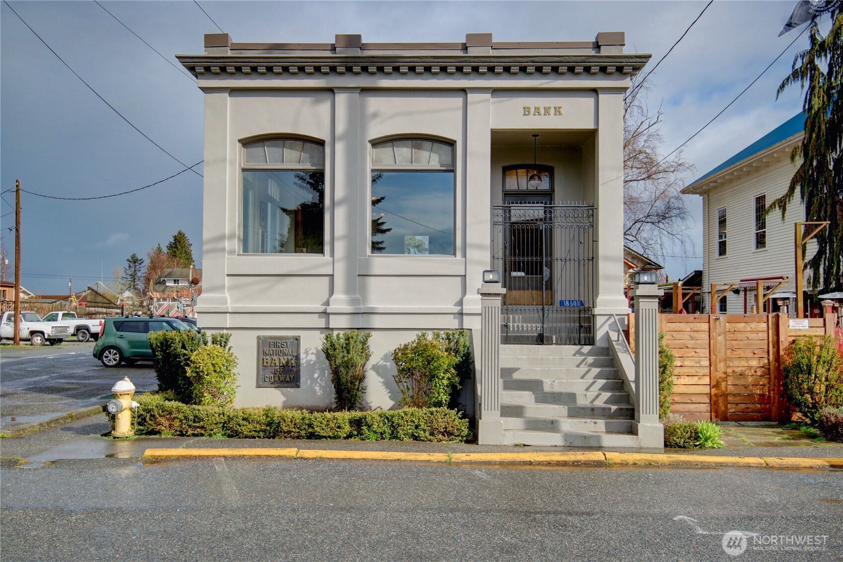 18601 Main St. Property Photo