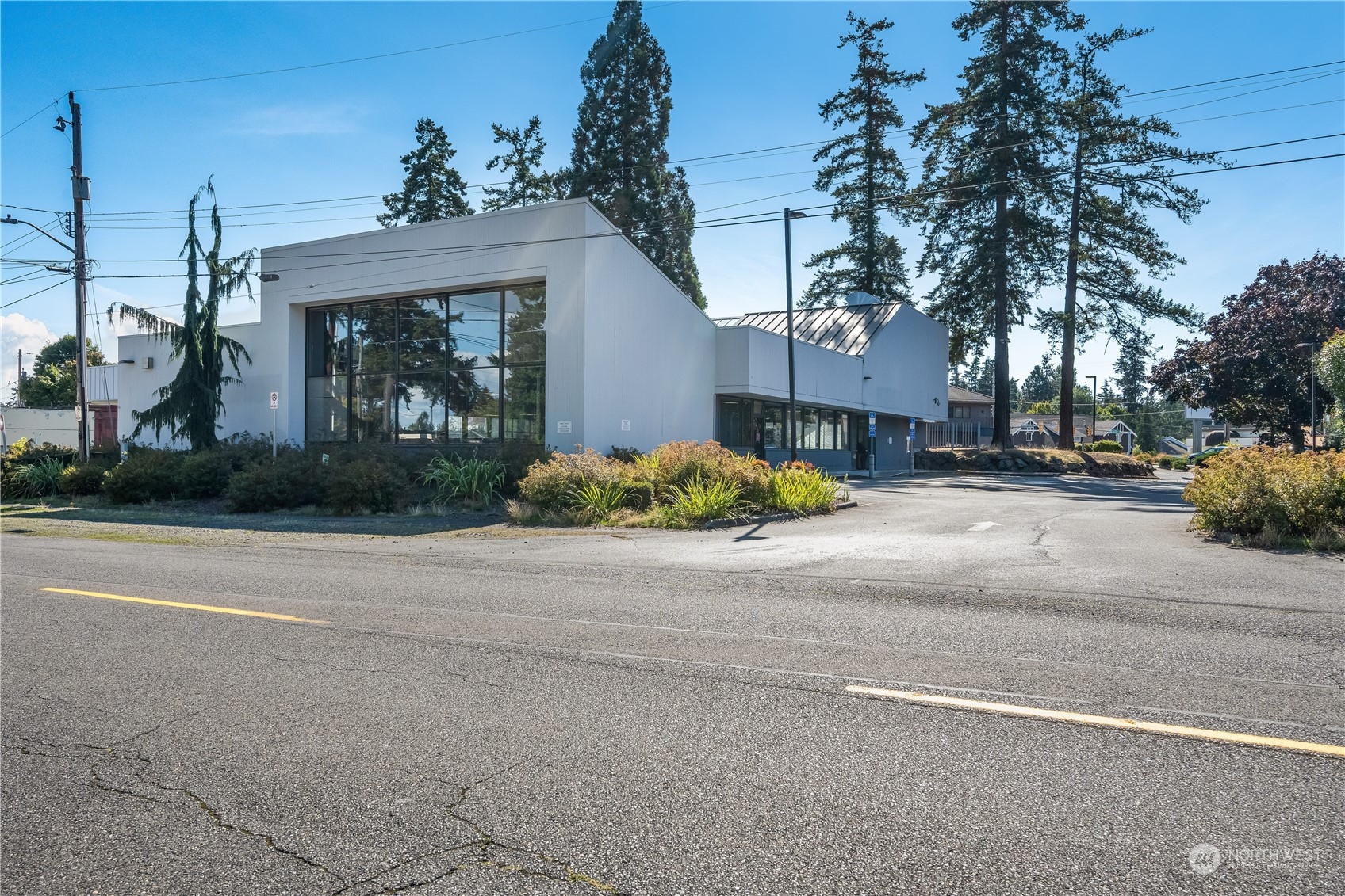 18525 Firlands Way Property Photo