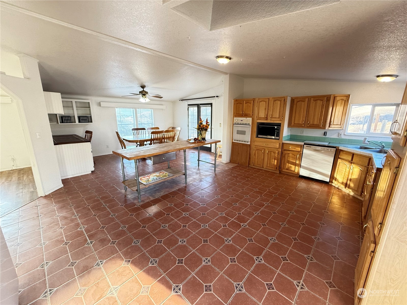 402 Poulsen Road Property Photo 5