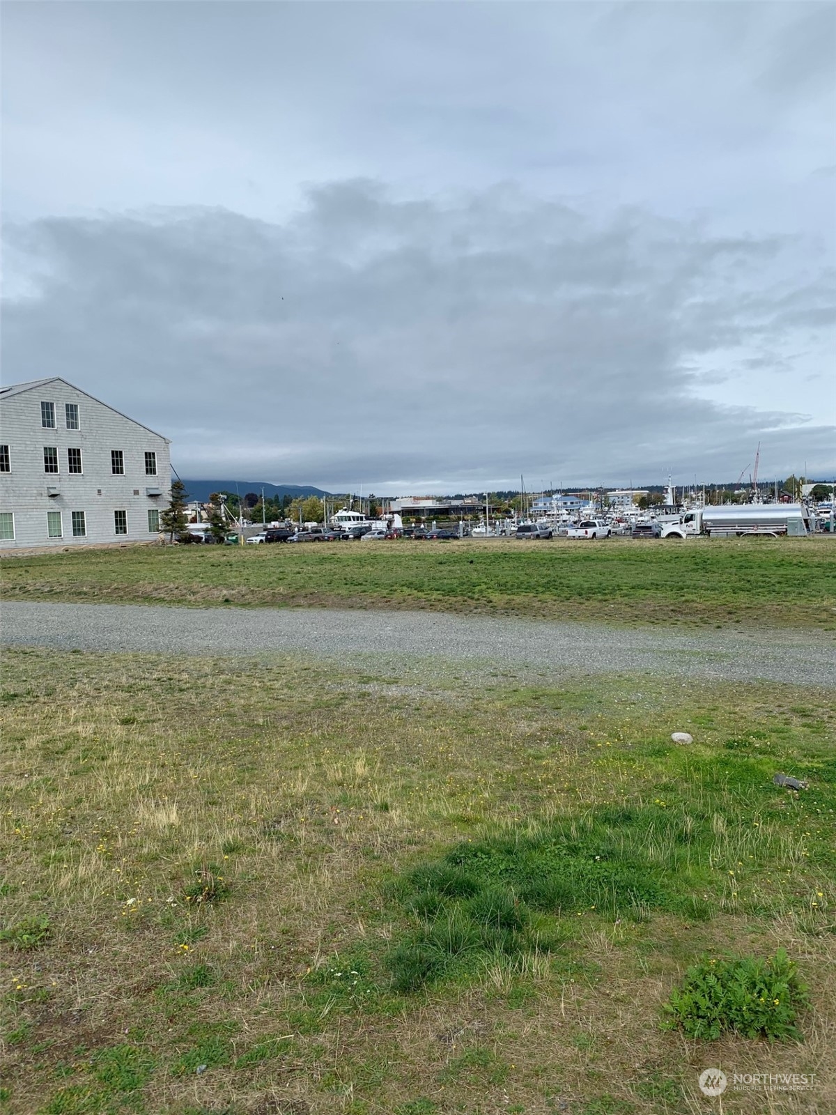 609 Seafarers Way Property Photo 8