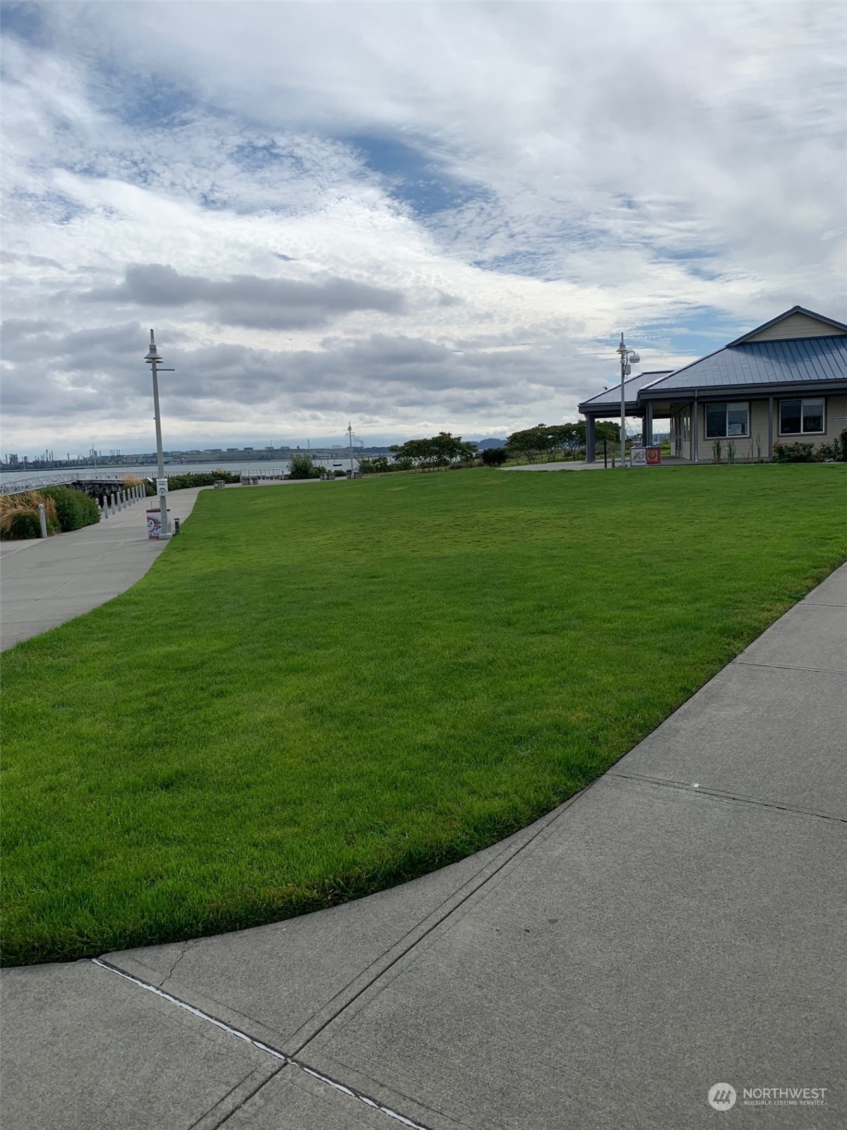 609 Seafarers Way Property Photo 10