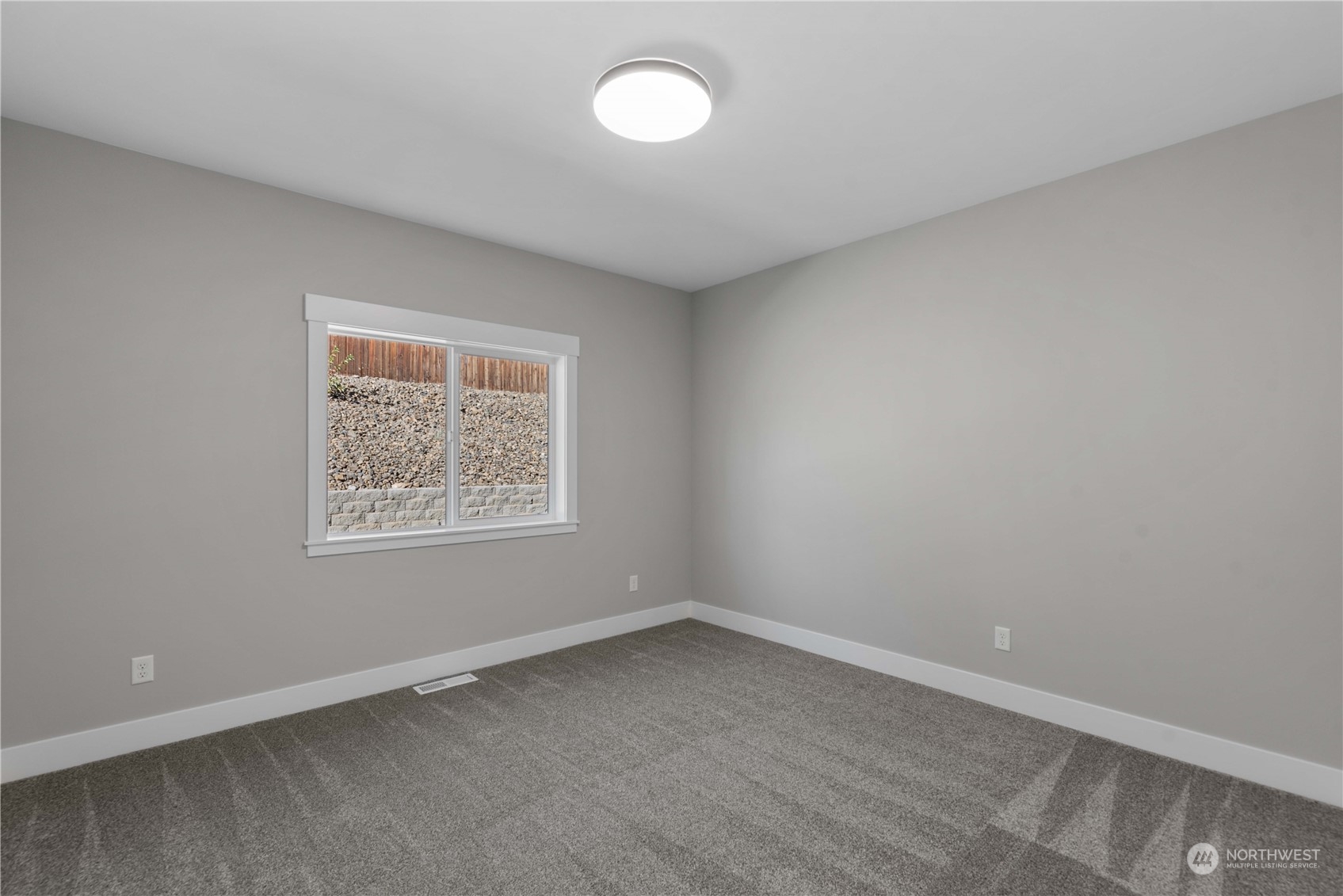 909 Ne Tyler Place Property Photo 22