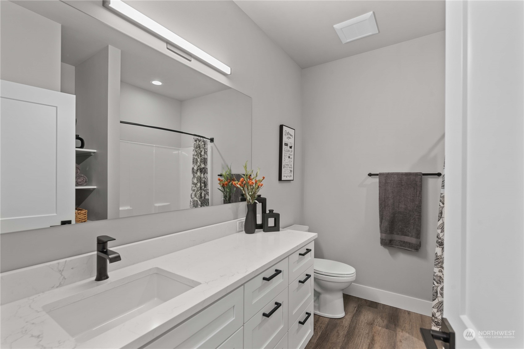 909 Ne Tyler Place Property Photo 23