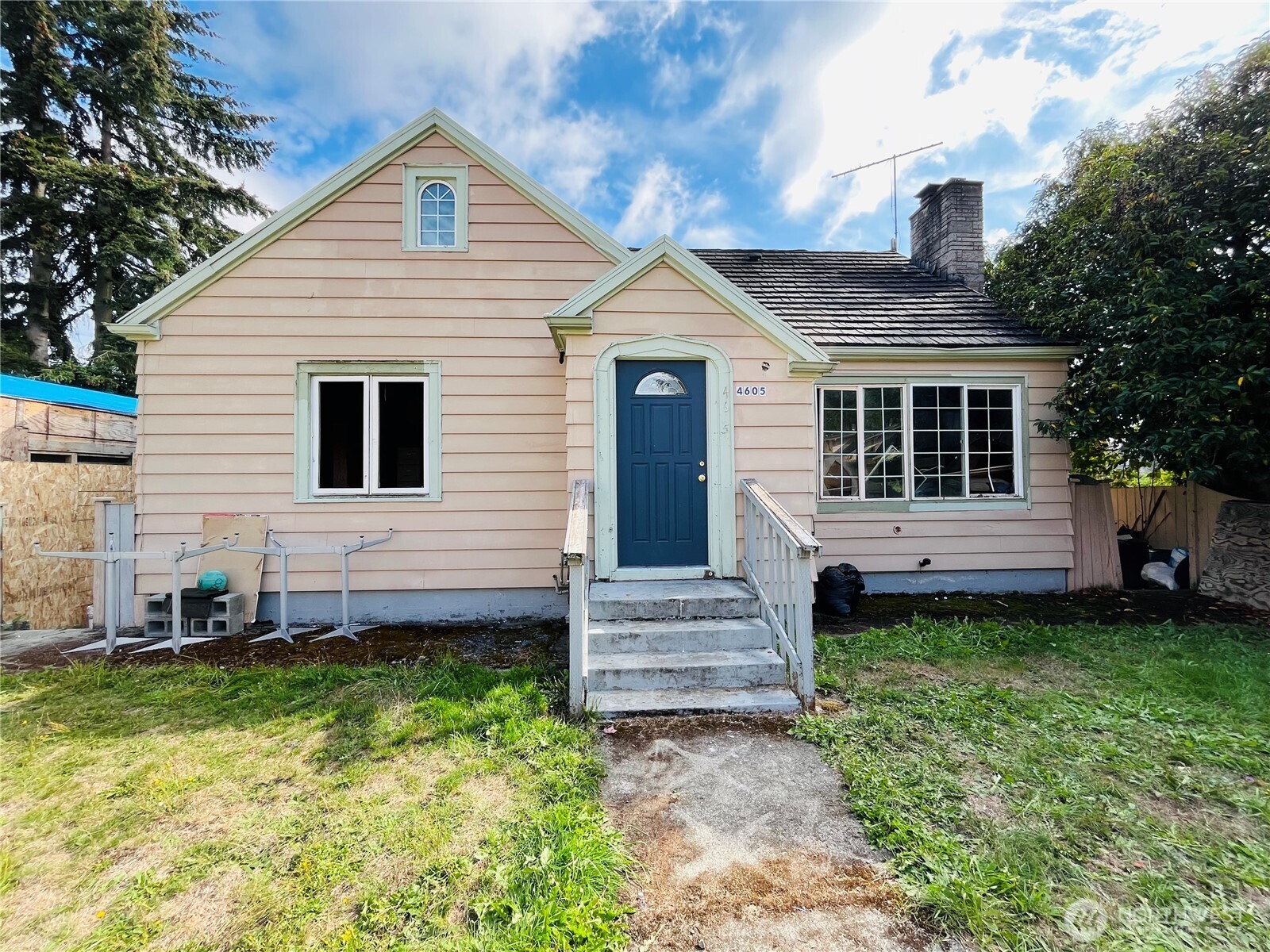 4605 S Thompson Avenue Property Photo 1