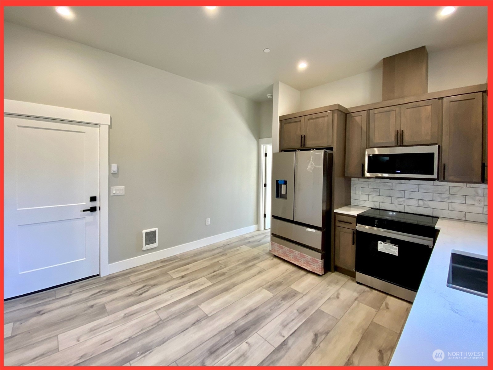 891 Minard Avenue Property Photo 32