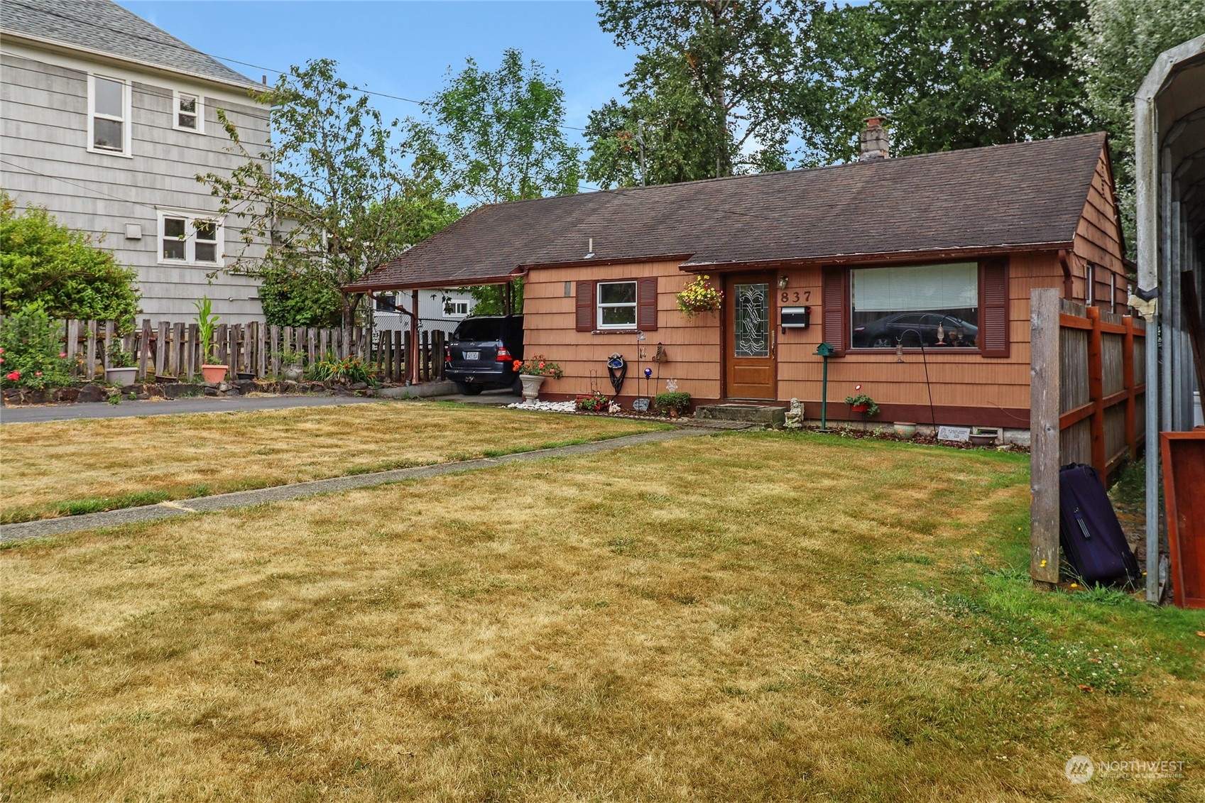 837 Nw Duffy Street Property Photo 2