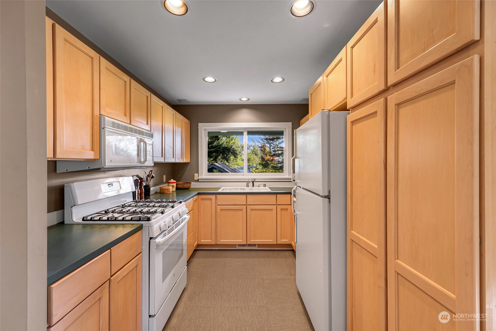 2333 Tuttle Lane Property Photo 13