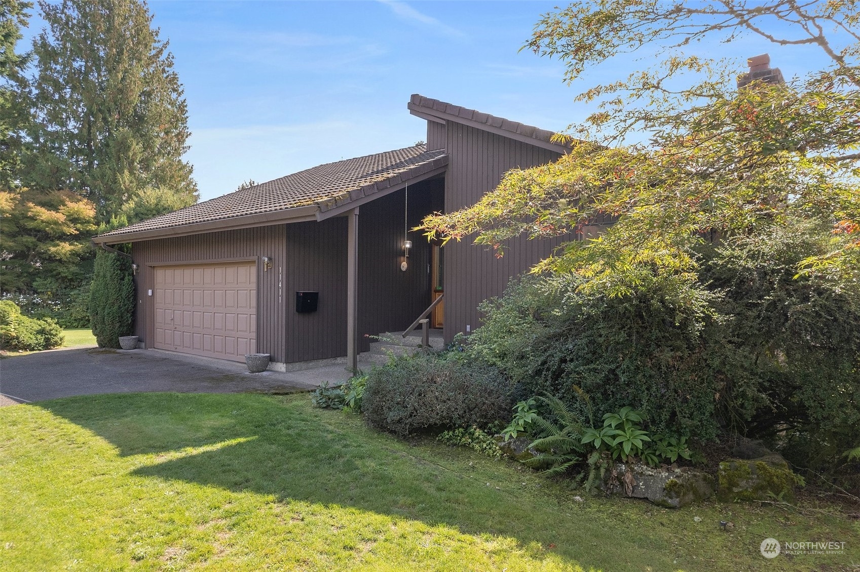 11411 Woodland Ave E Property Photo 2