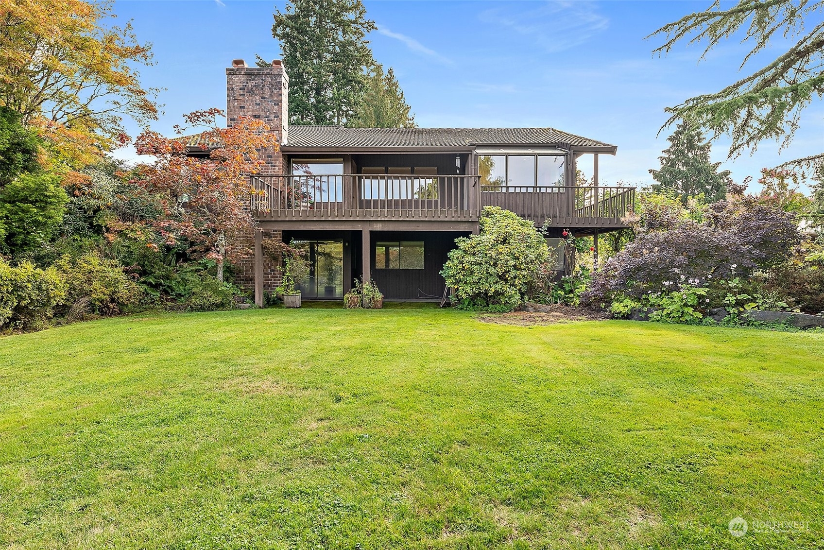 11411 Woodland Ave E Property Photo 4