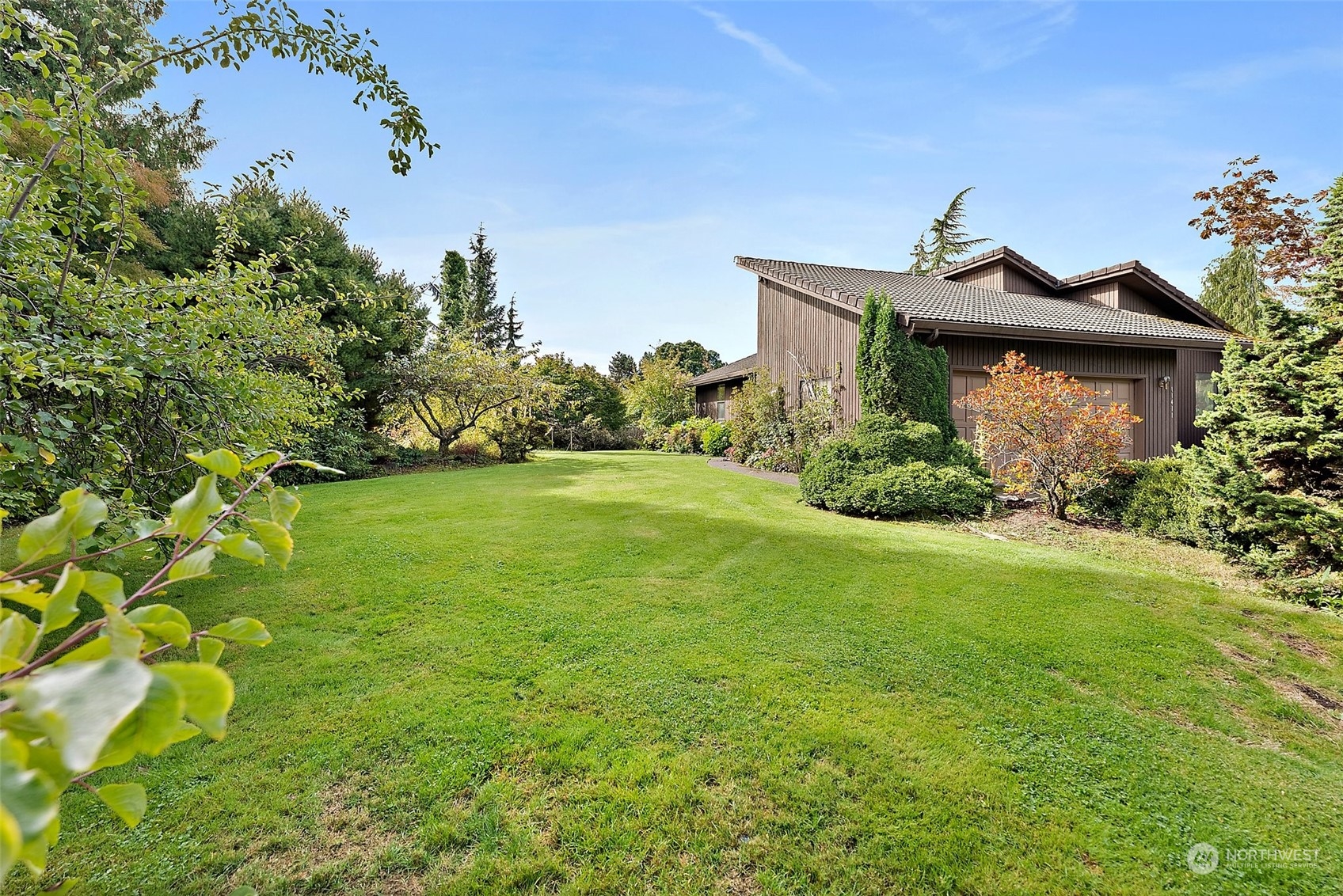 11411 Woodland Ave E Property Photo 5