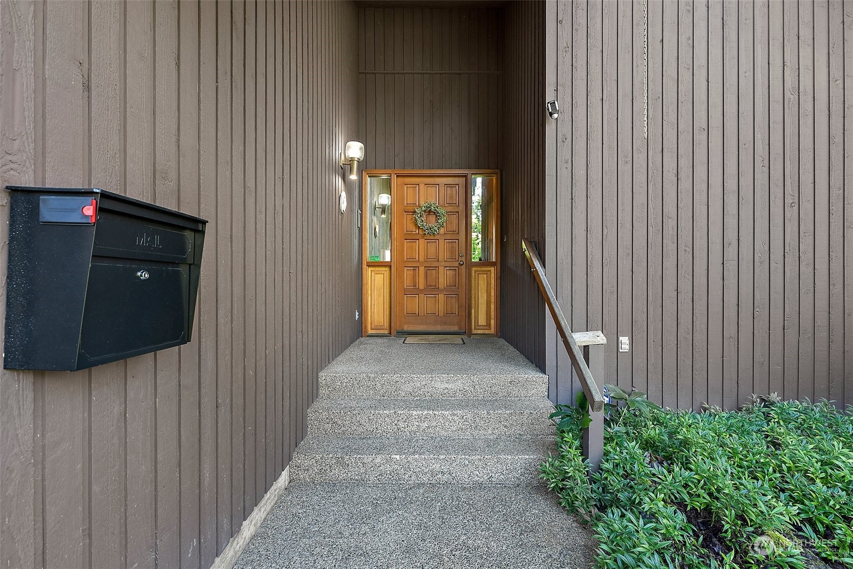 11411 Woodland Ave E Property Photo 6
