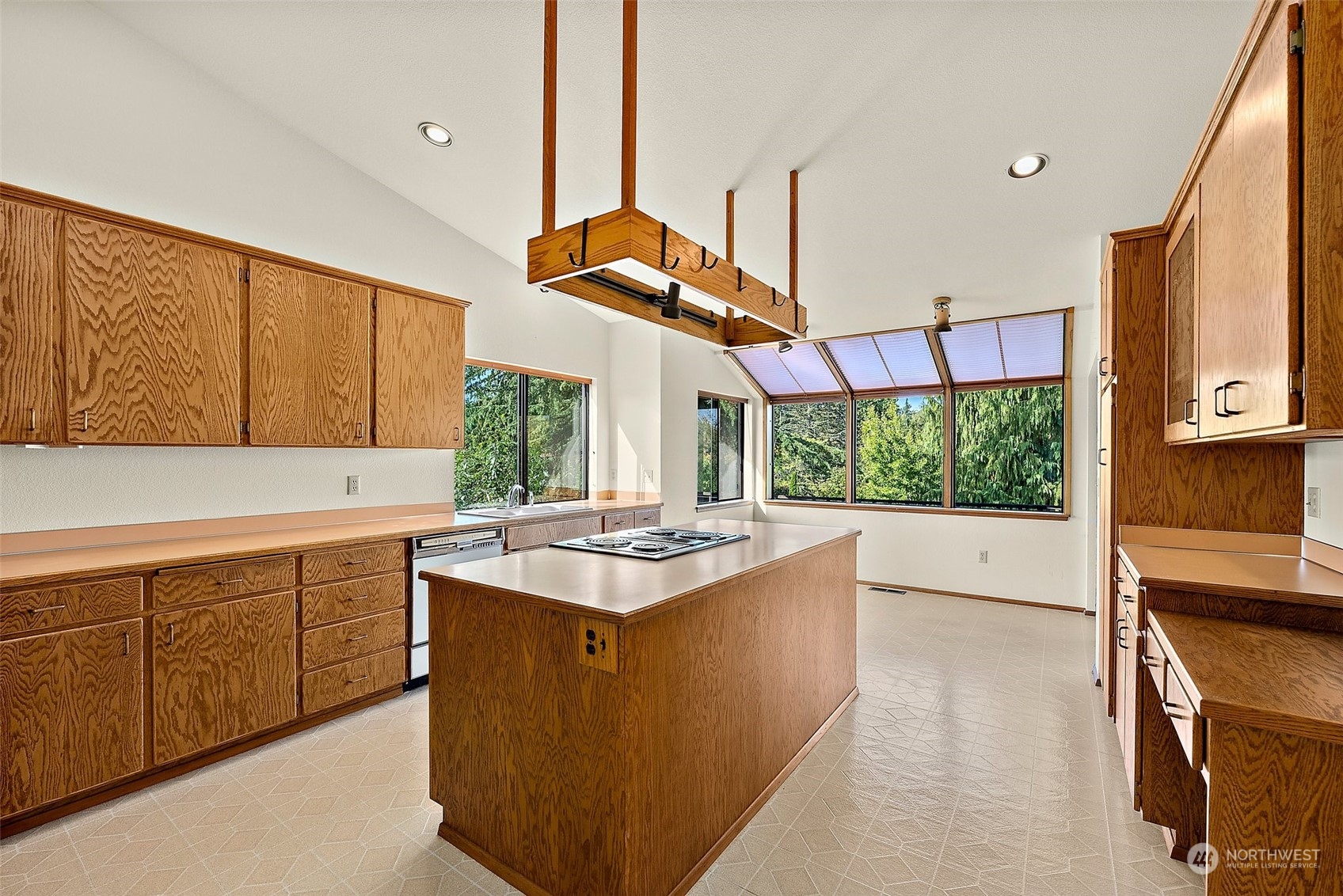 11411 Woodland Ave E Property Photo 10