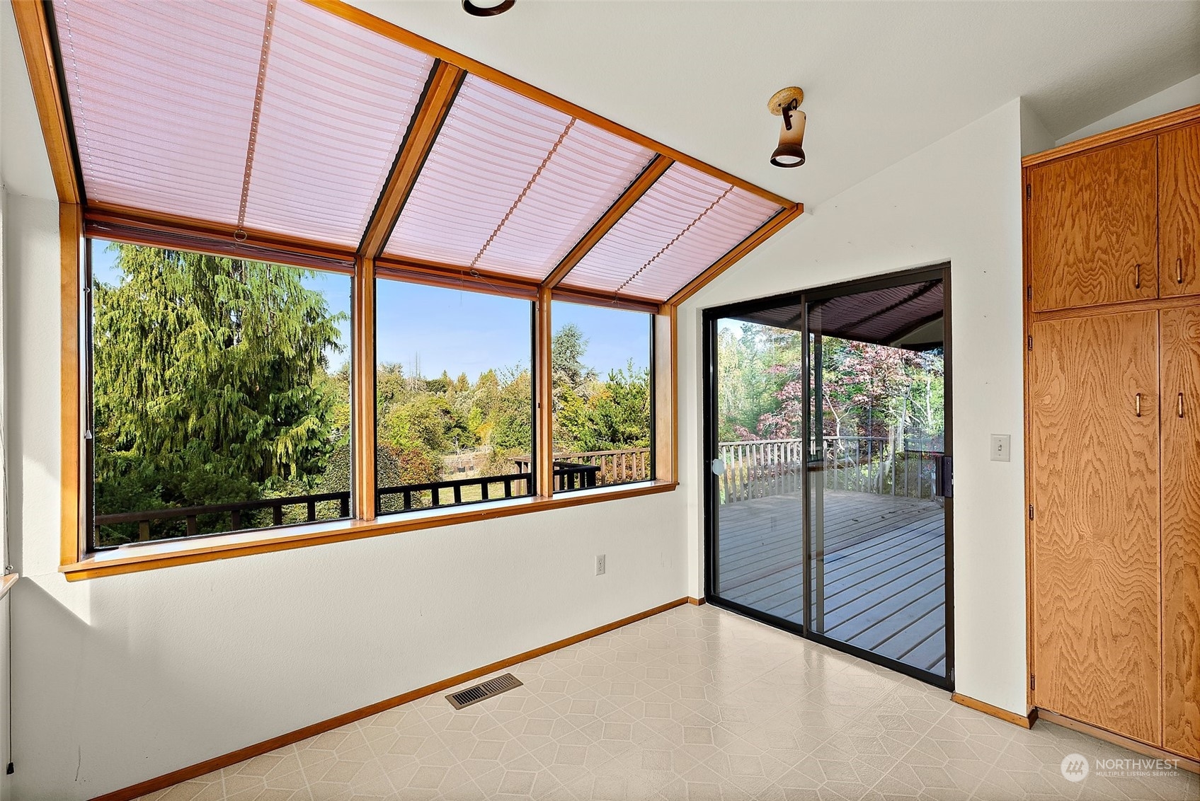11411 Woodland Ave E Property Photo 14