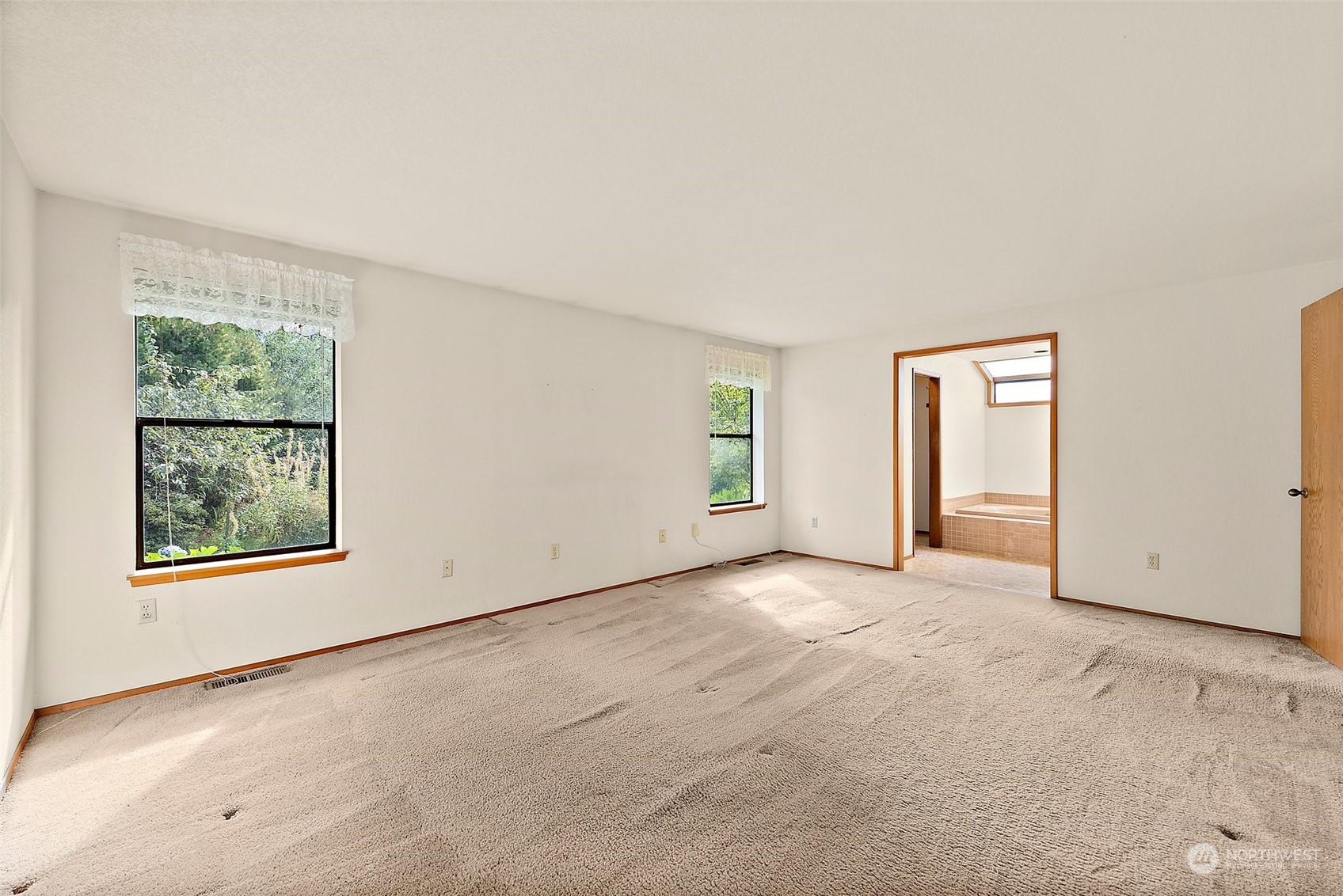 11411 Woodland Ave E Property Photo 17