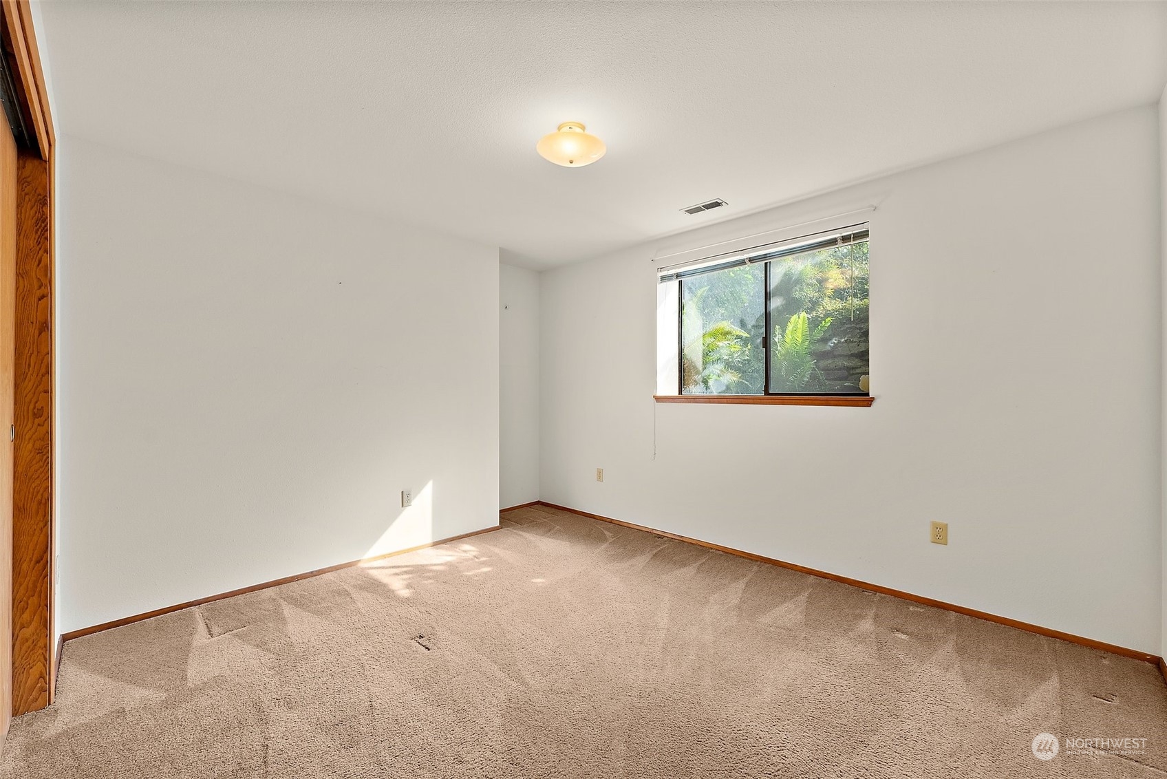 11411 Woodland Ave E Property Photo 24