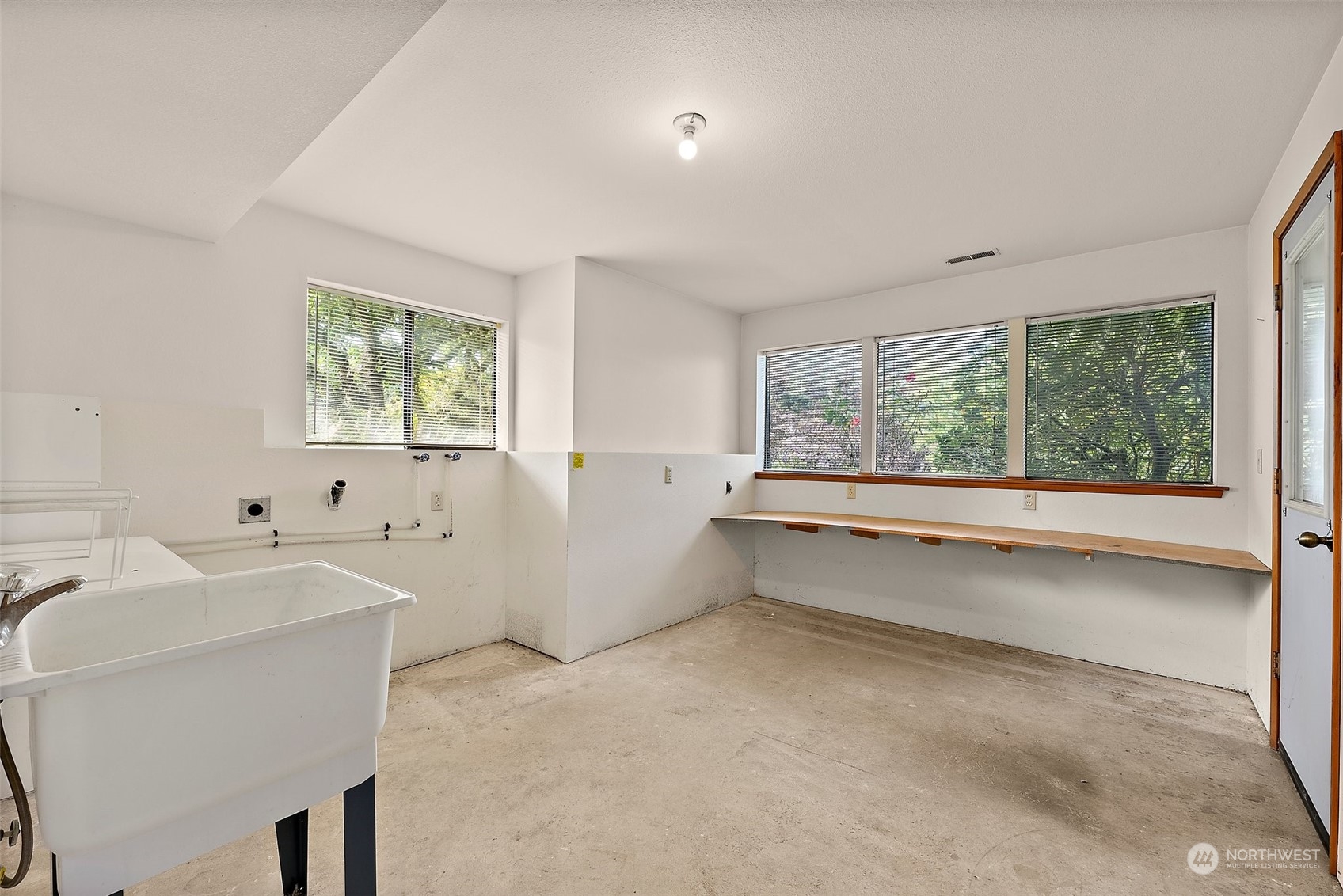 11411 Woodland Ave E Property Photo 27