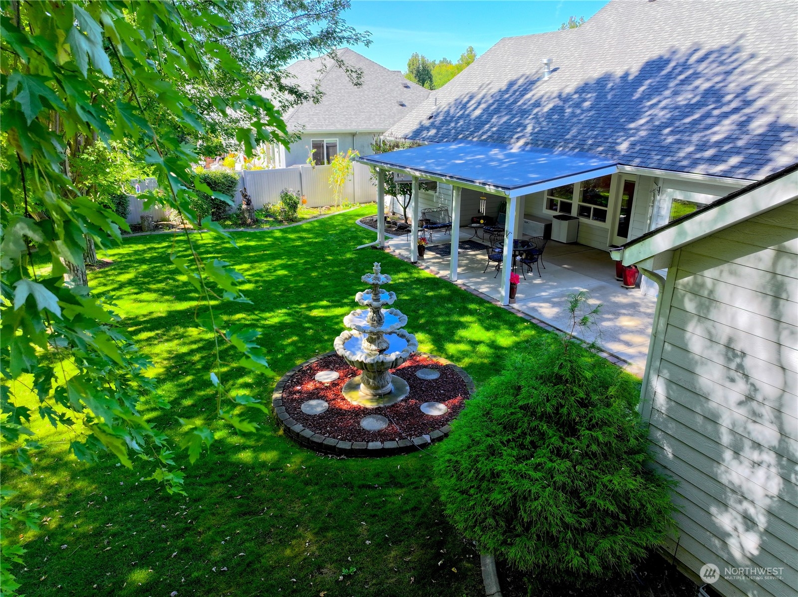 1658 Greenbriar Drive Property Photo 27