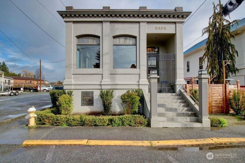 18601 Main St.