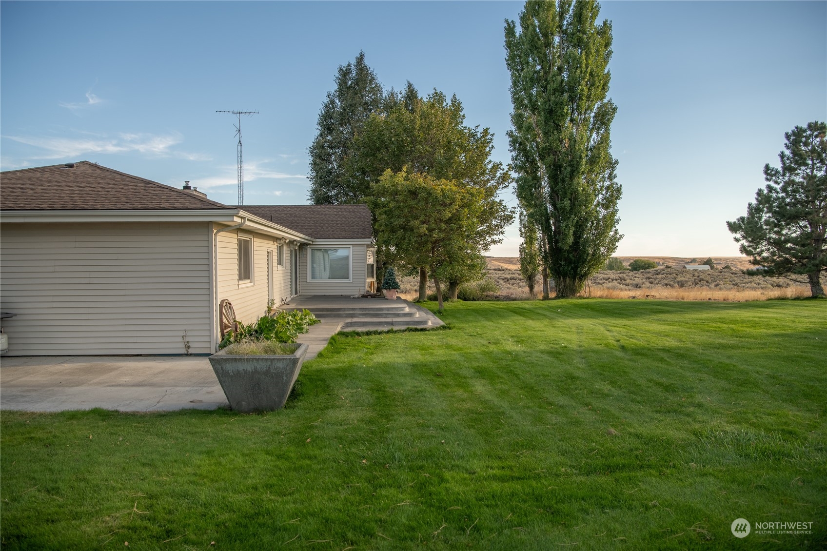 14114 Airway Drive Property Photo 5
