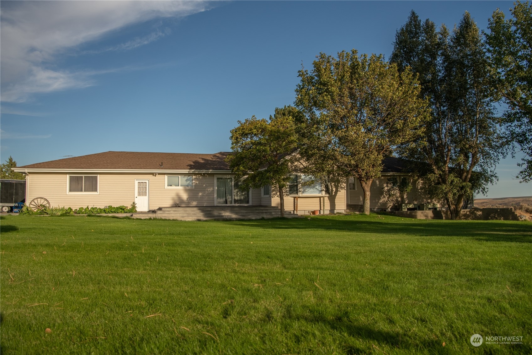 14114 Airway Drive Property Photo 7