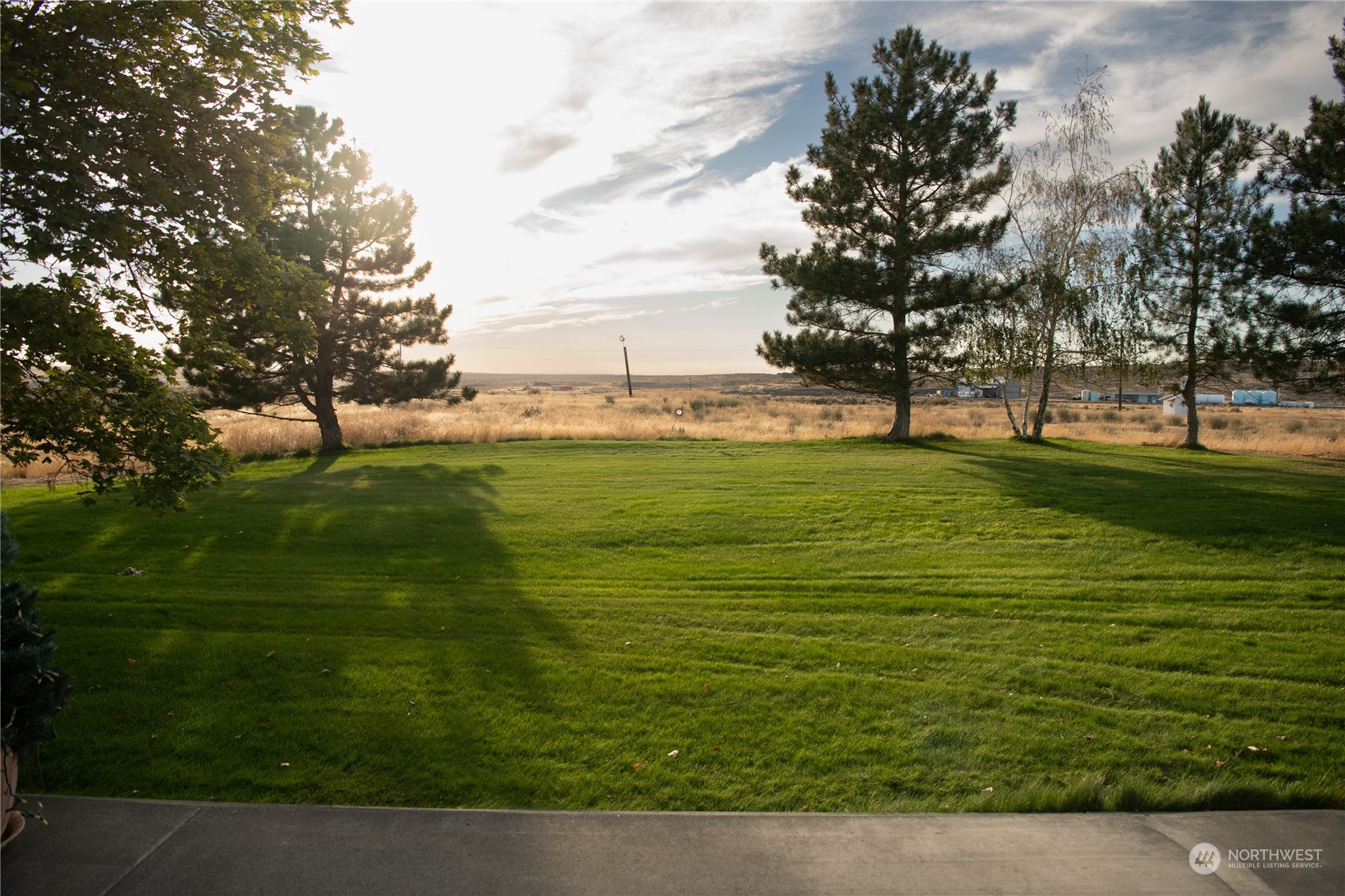 14114 Airway Drive Property Photo 8