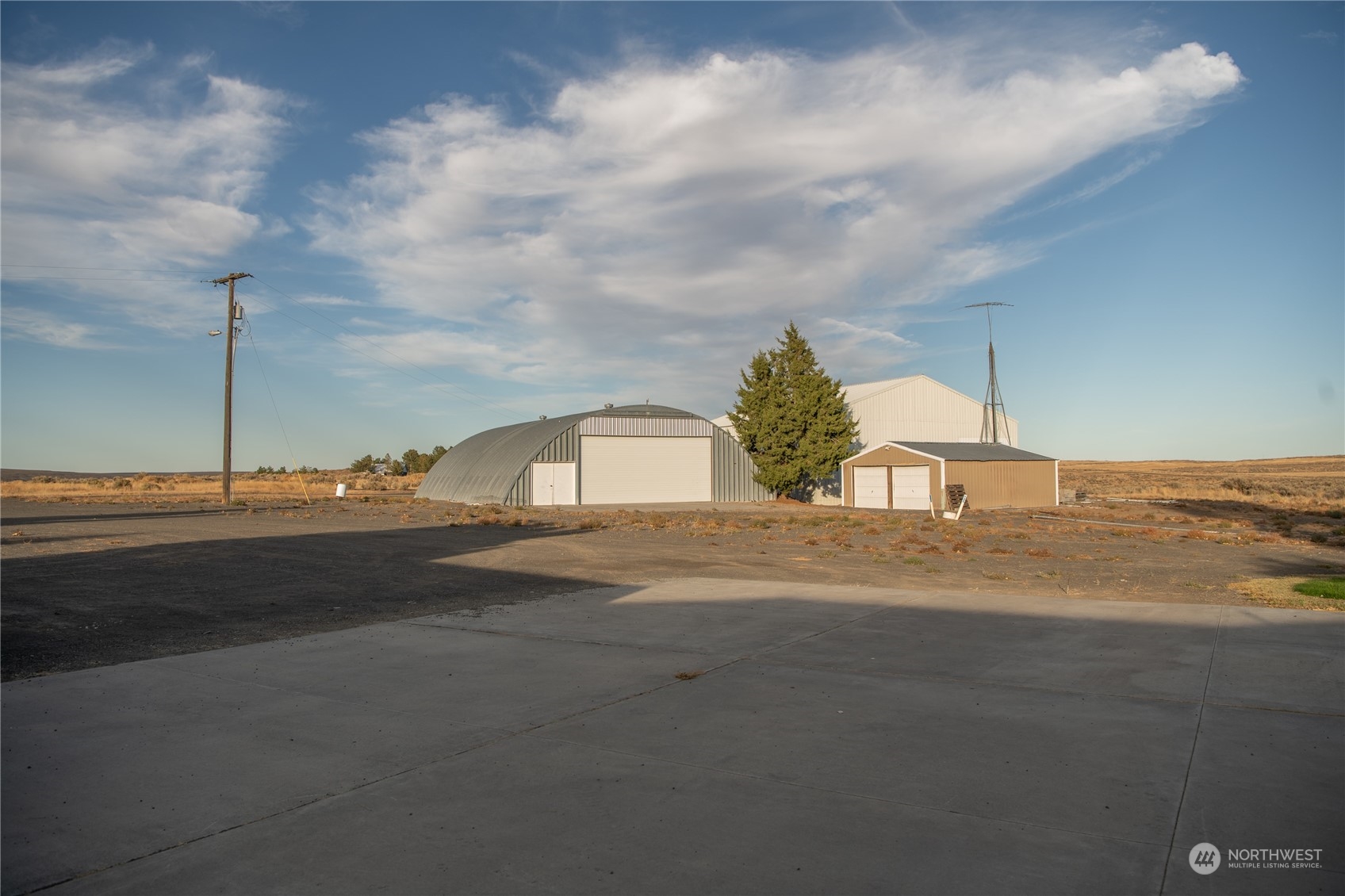 14114 Airway Drive Property Photo 11