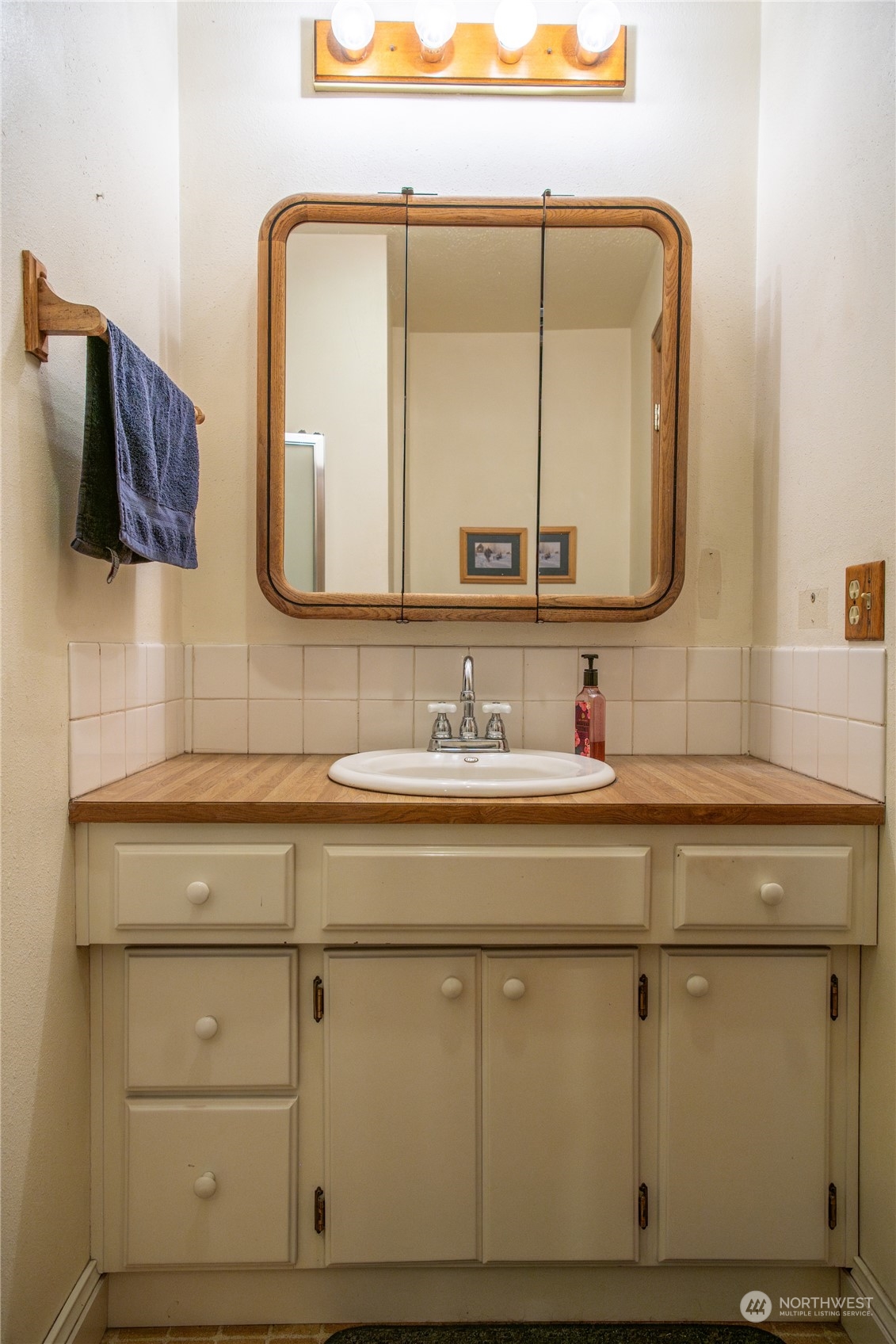 14114 Airway Drive Property Photo 25