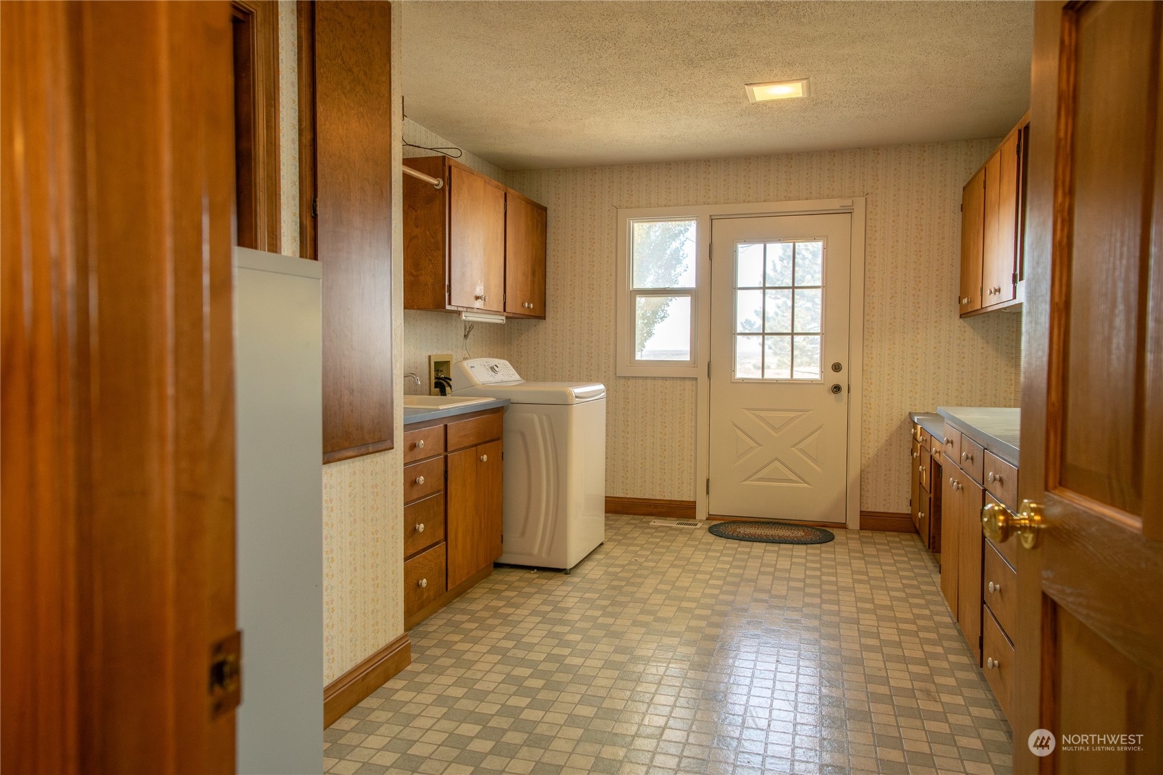 14114 Airway Drive Property Photo 32