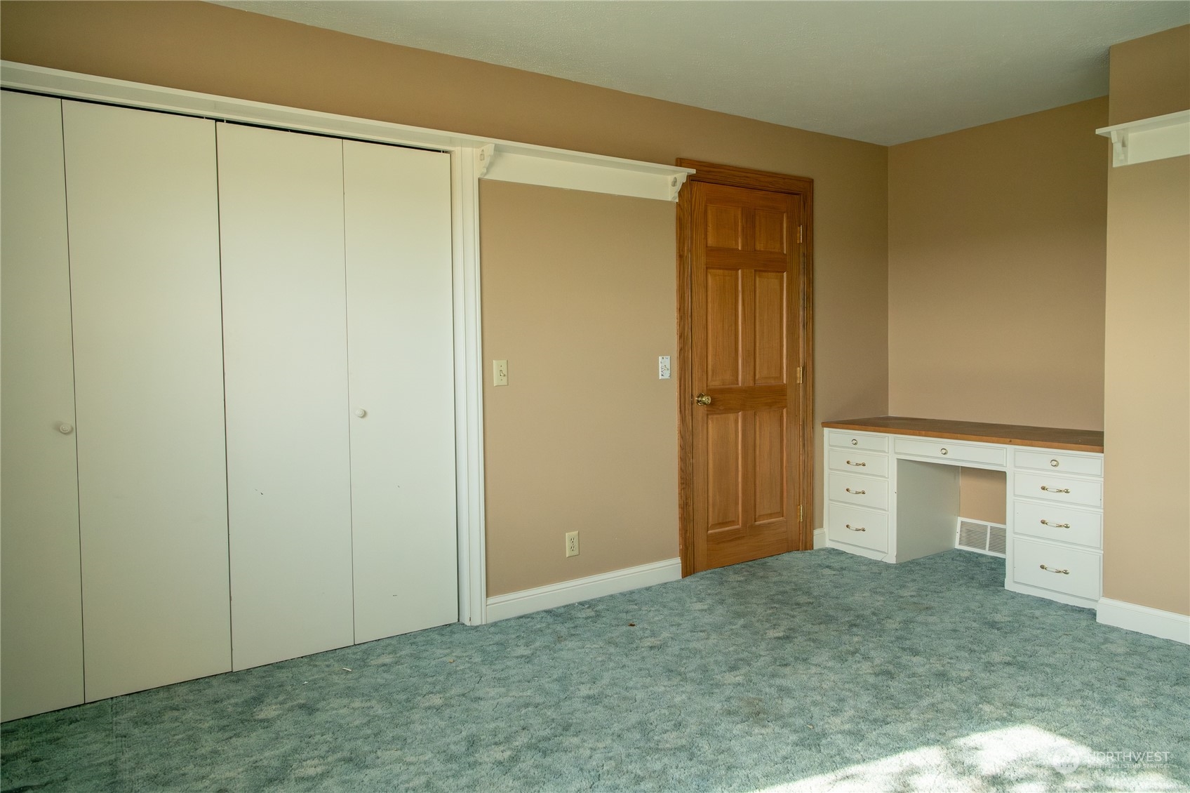 14114 Airway Drive Property Photo 36