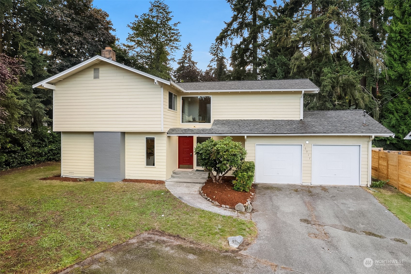 16017 Wallingford Avenue Property Photo